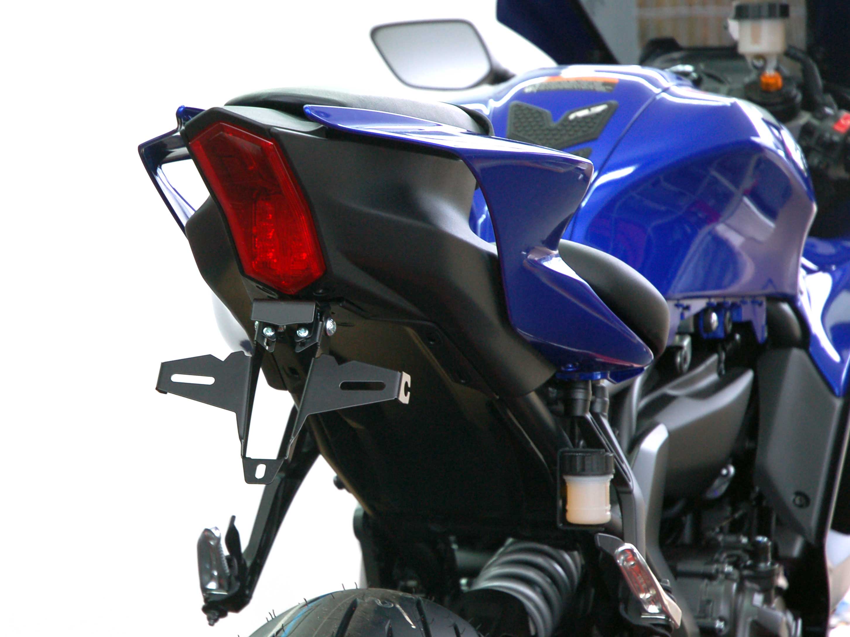Portatarga IQ1 per Yamaha R7 (2026-2027) per indicatori di direzione originali
