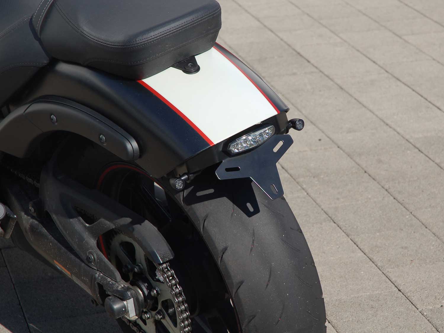 Portatarga per Kawasaki Vulcan S (2015-2026) Portatarga per Kawasaki Vulcan S (2015-2026) per indicatori di direzione originali