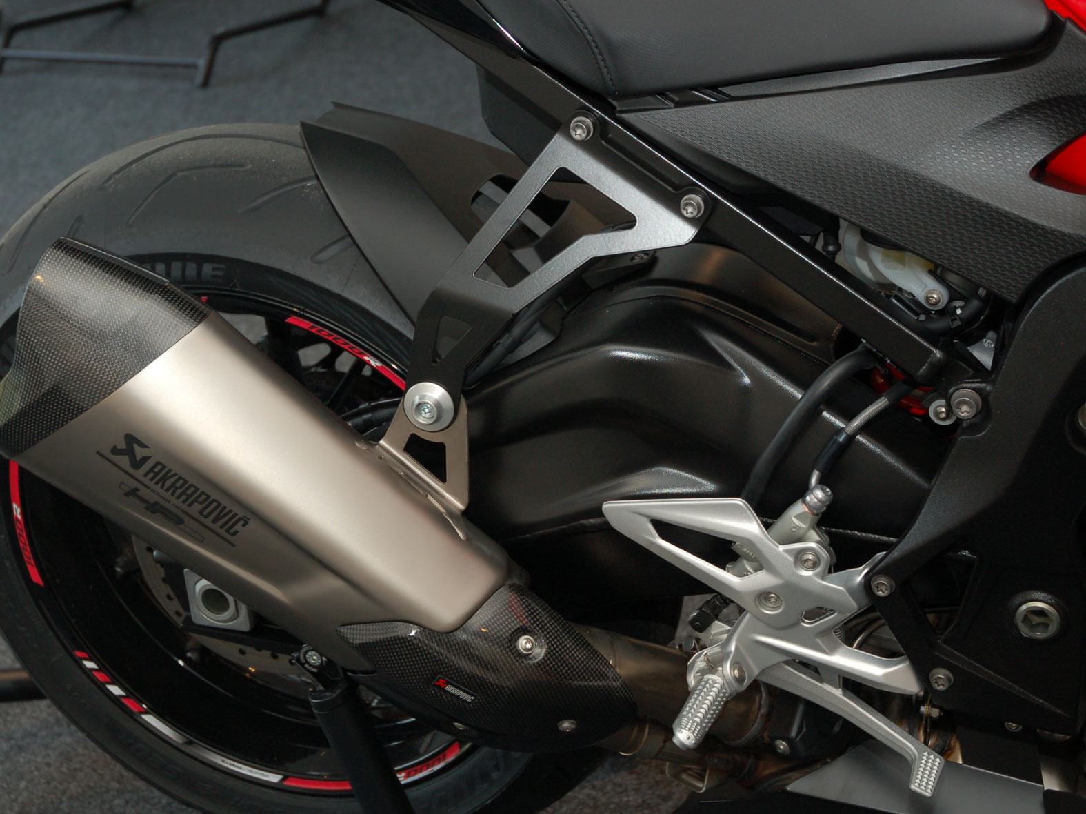 Supporto di scarico per BMW S1000R (2017-202020) Supporto di scarico per BMW S1000R (2017-202020)