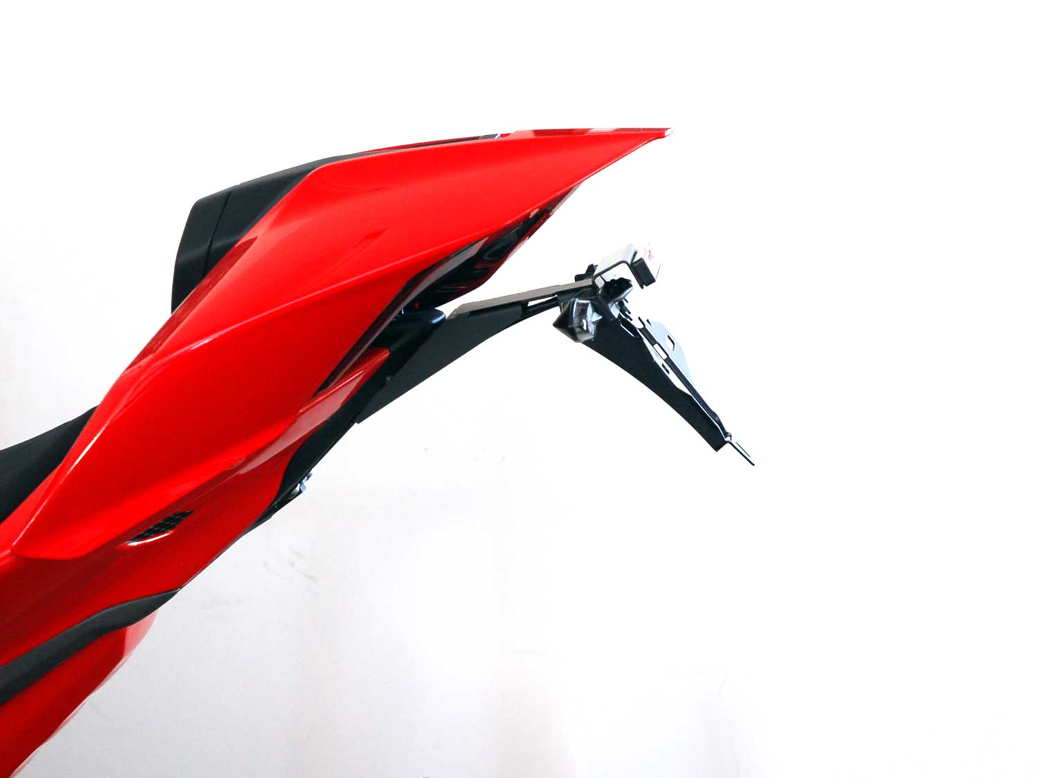 Portatarga IQ5 per Ducati Panigale V4 | V4 S (2025-2026) per indicatori di direzione accessori Portatarga IQ5 per Ducati Panigale V2 | V2 S (2025-2026) per frecce accessorie