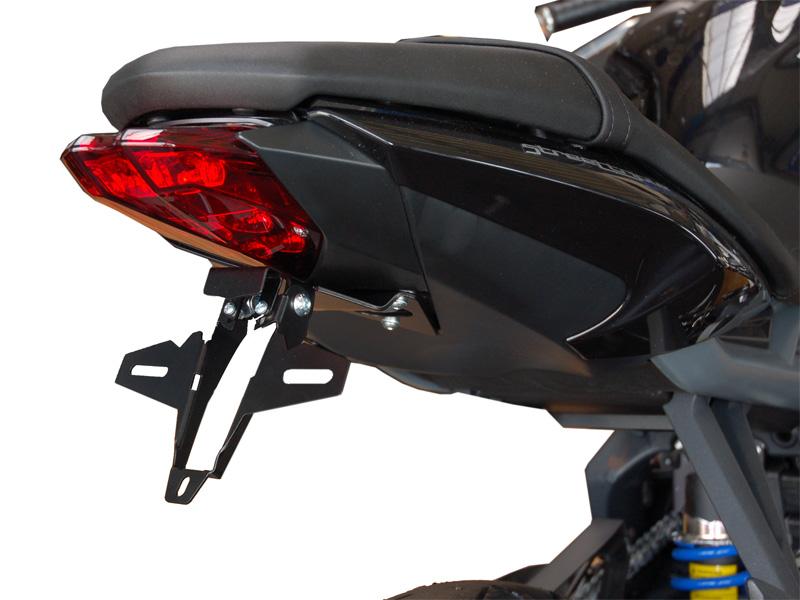 Porta targa IQ1 per Triumph Street Triple (2013-2026) Kennzeichenhalter IQ1 für Triumph Daytona 675 Daytona R (2013-2016) für Originalblinker