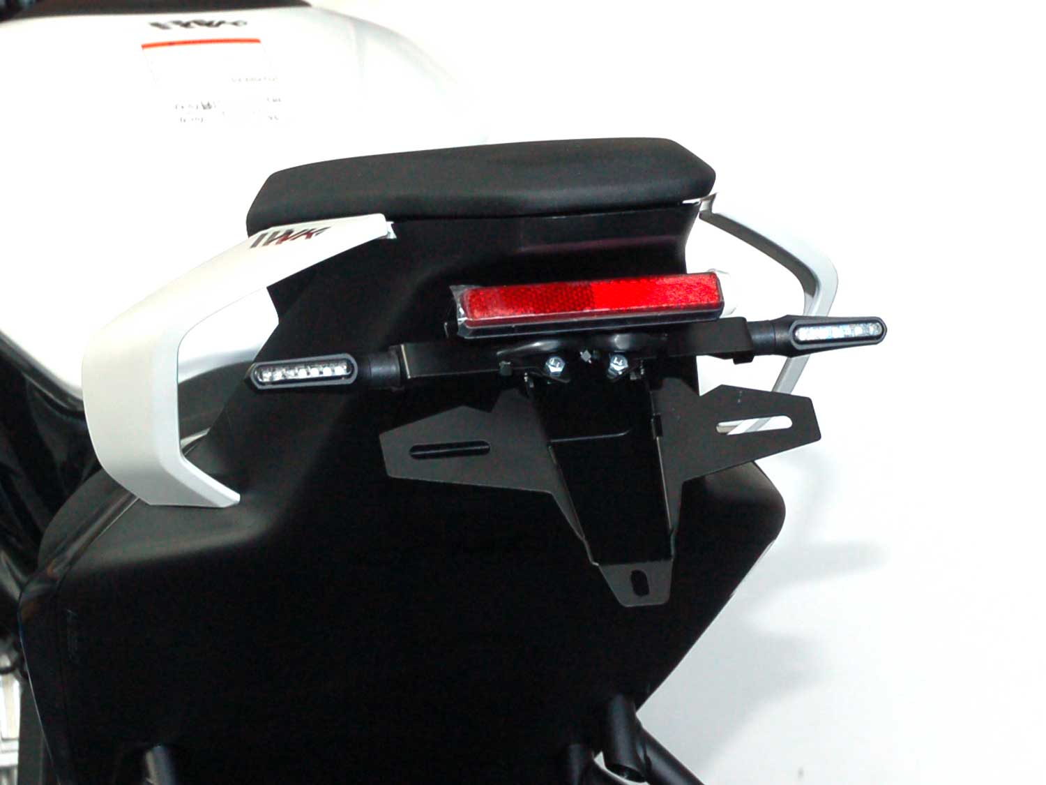 Portatarga IQ5RB per CFMoto 675NK | 675SR-R (2025-2026) Indicatore di direzione posteriore Portatarga IQ5RB per CFMoto 675NK | 675SR-R (2025-2026) Indicatore di direzione posteriore