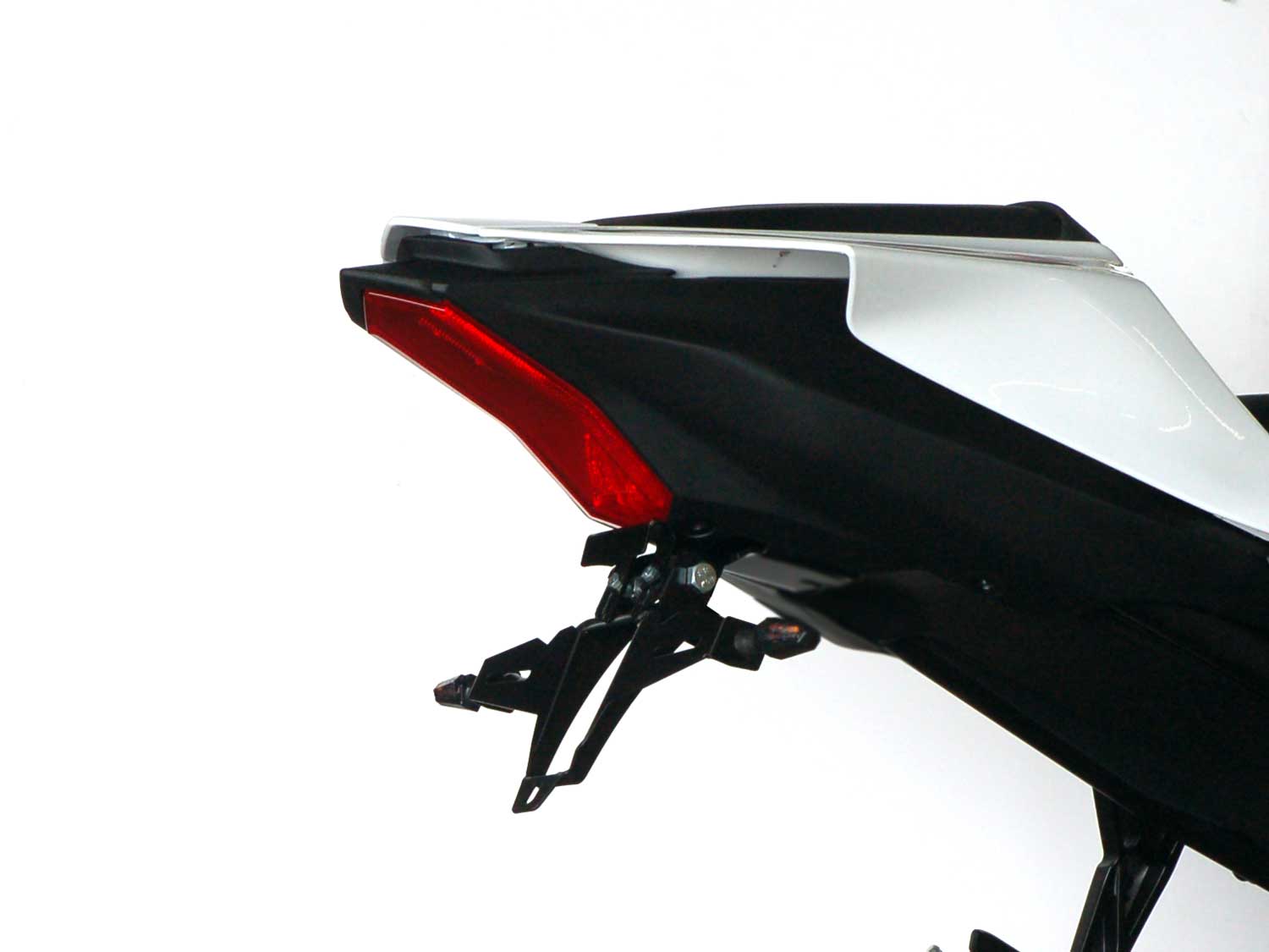 Portatarga IQ1 per Yamaha R7 (2026-2027) per indicatori di direzione originali