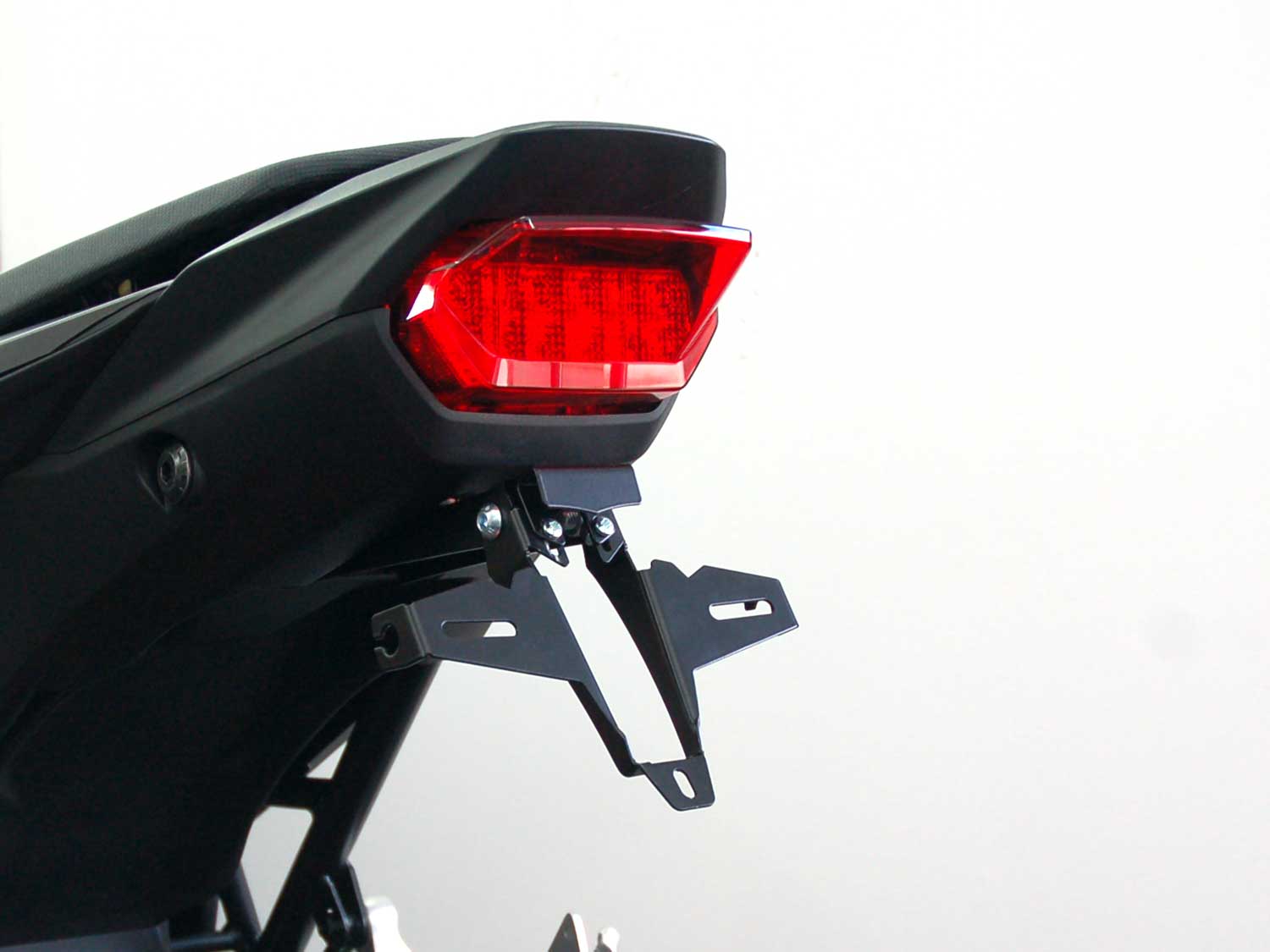 Portatarga IQ1 per Honda CB750 Hornet (2023-2026) (ZB) (D) Portatarga IQ1 per Honda CB750 Hornet (2023-2026) (OB) (D)