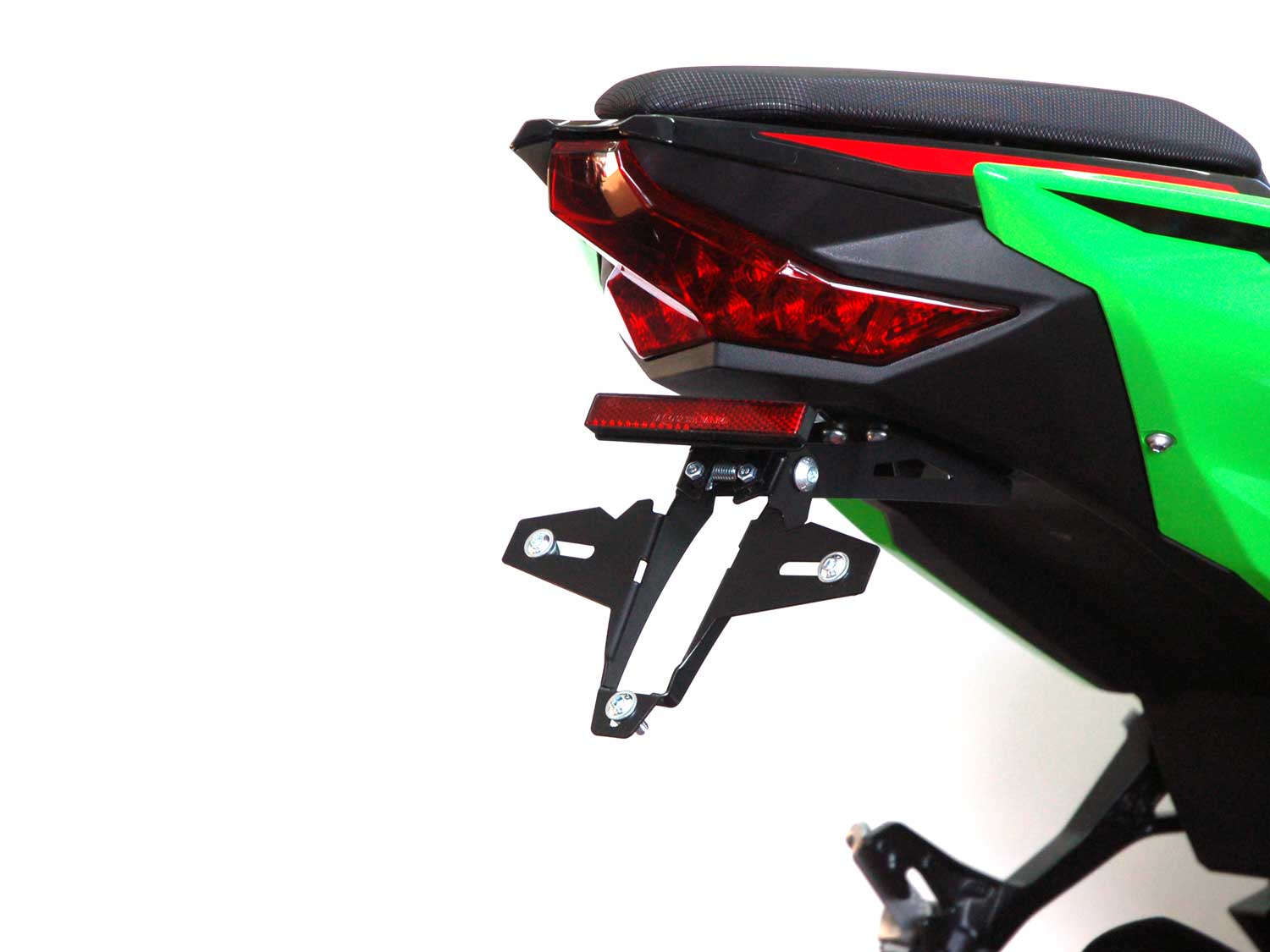 Portatarga IQ4 per Kawasaki Ninja 400 | 250 | Z400 per indicatori originali Portatarga IQ4 per Kawasaki Ninja 500 SE | Z500 SE (2024-2026) per indicatori di direzione originali