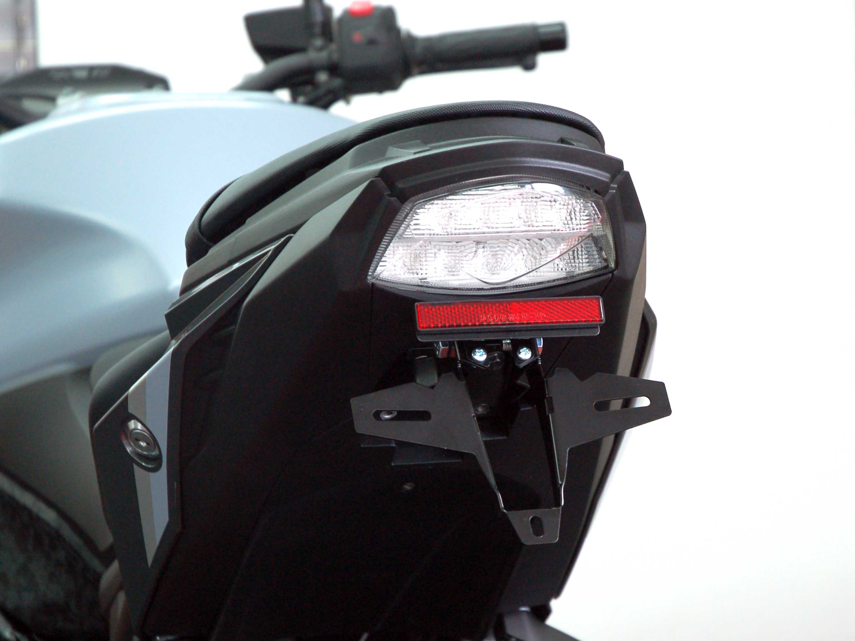 Portatarga IQ4 per Suzuki GSX-S 1000 | 950 (2021-2025) Portatarga IQ4 per Suzuki GSX-S 1000 | 950 (2021-2025) (OB) (D)