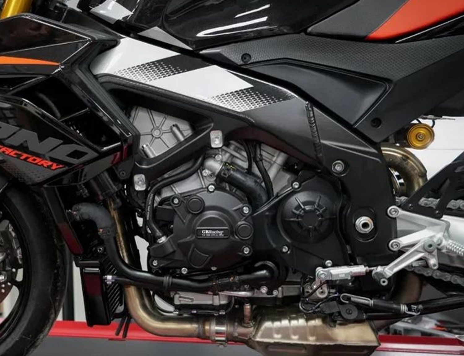 Set di protezioni motore GB Racing per Aprilia RSV4 | Tuono V4 (2025-2026)