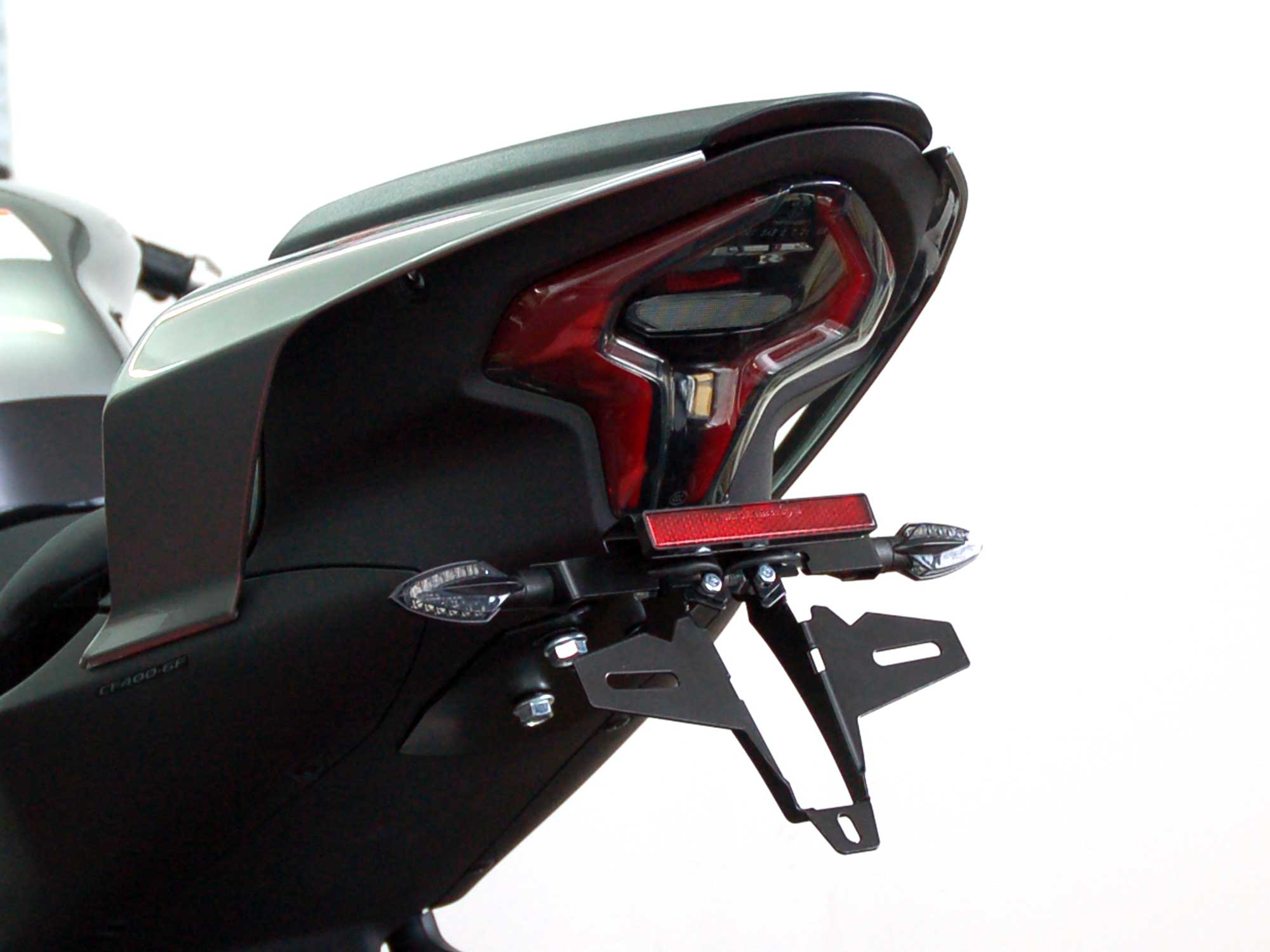Portatarga IQ5 per CFMoto 450SR | 450NK (2023-2025) per ZB Portatarga IQ5 per CFMoto 450SR | 450NK (2023-2025) per ZB