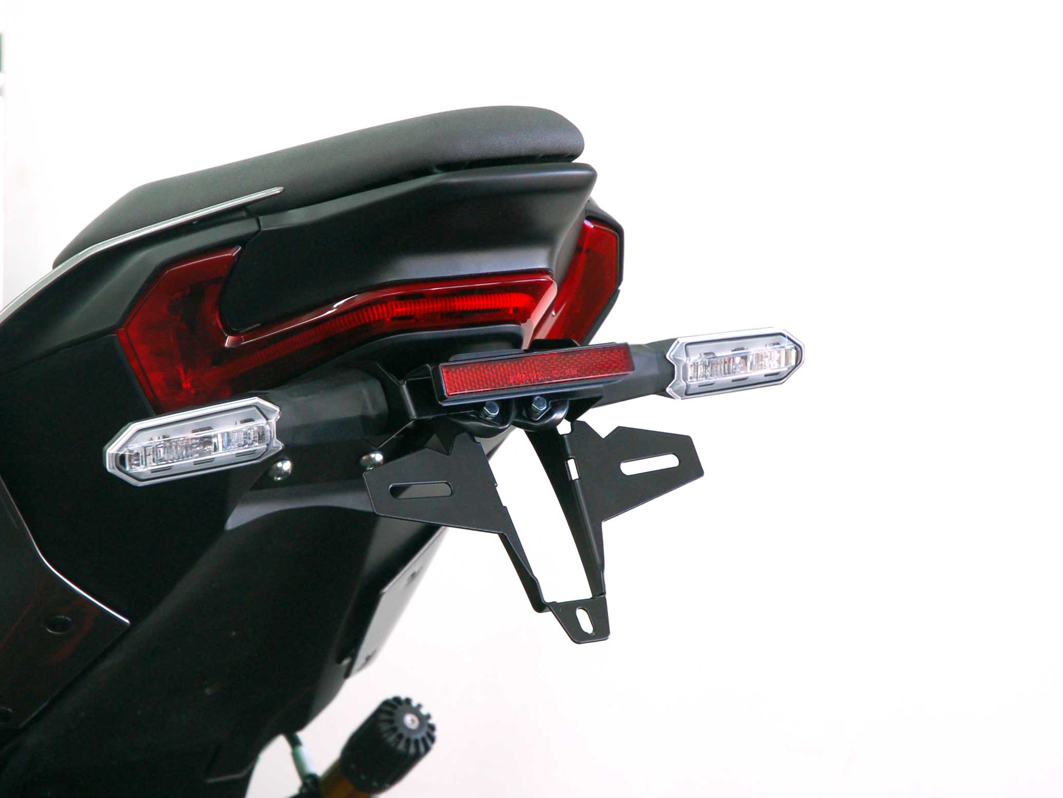 Portatarga IQ5 per Kawasaki Z900 | Z900 SE (2025-2026) Portatarga IQ5 per Kawasaki Z900 | Z900 SE (2025-2026) per indicatori di direzione originali