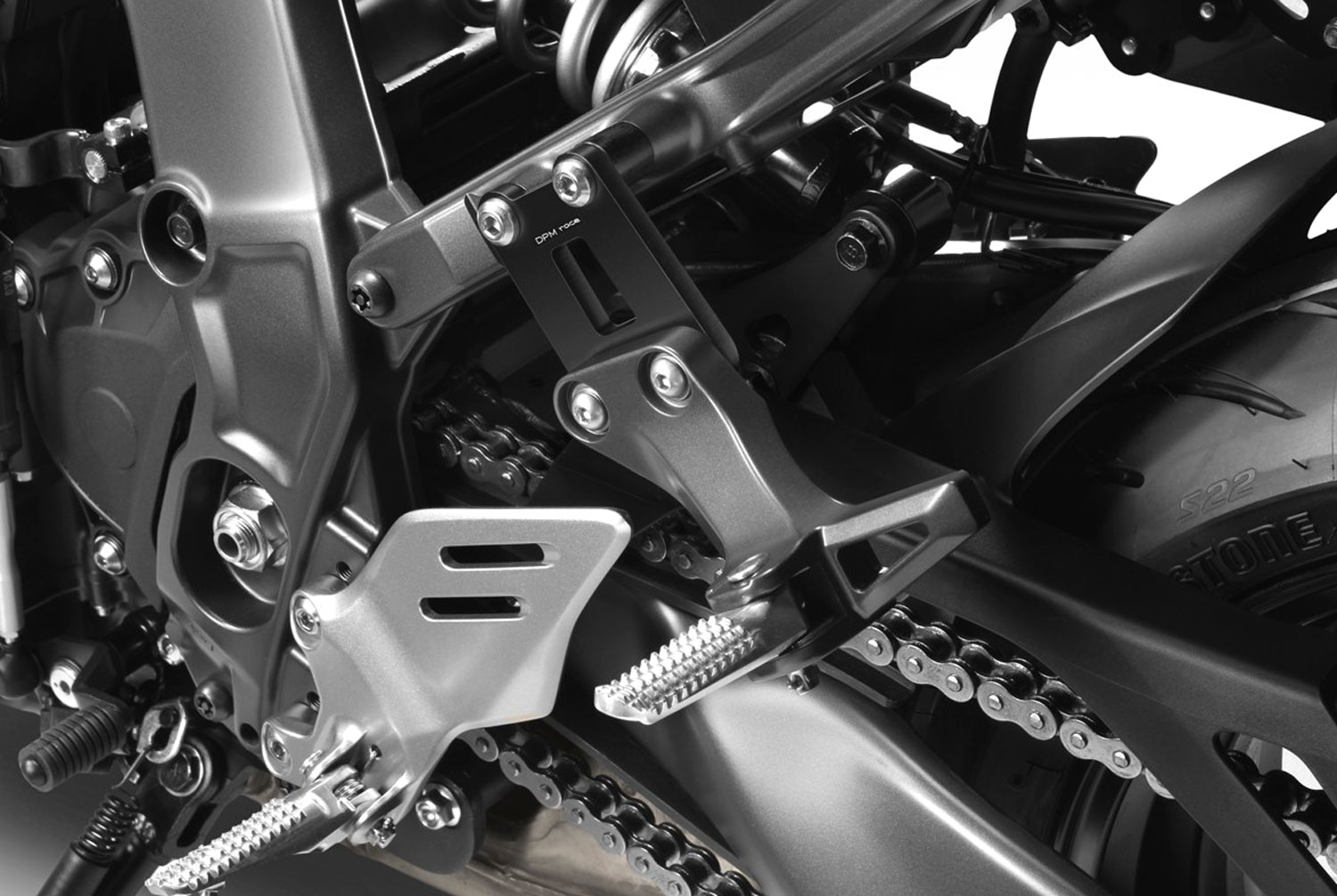 Abbassamento pedane passeggero per Yamaha MT-09 (2021-2023) Abbassamento pedane passeggero per Yamaha MT-09 (2021-2023)