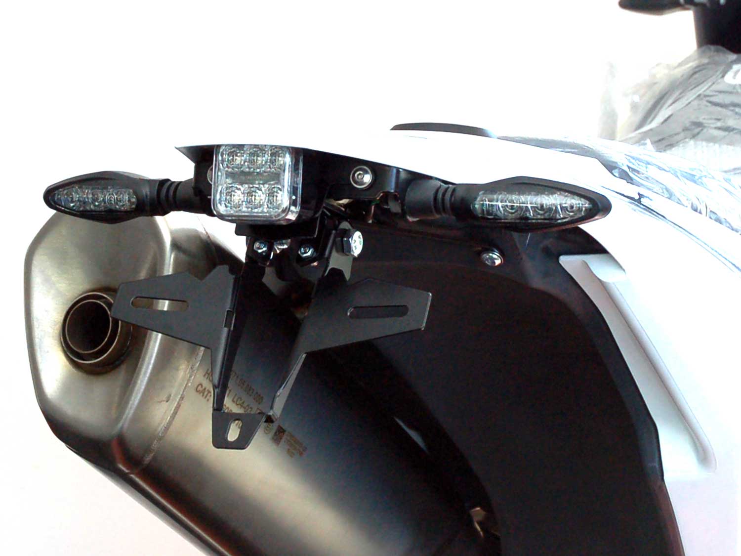 Portatarga IQ1 per Husqvarna 701 (2016-2024) per fanale posteriore OEM Portatarga IQ1 per Husqvarna 701 (2016-2024) per fanale posteriore OEM