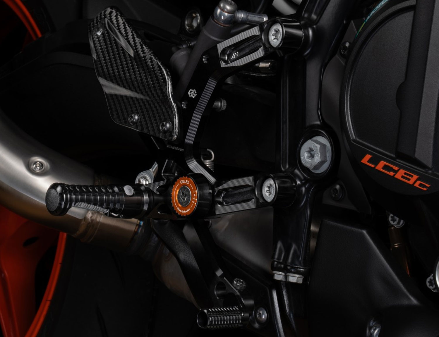 Sistema di poggiapiedi MUE2-KT02 per KTM 990 Duke Sistema di poggiapiedi MUE2-KT02 per KTM 990 Duke