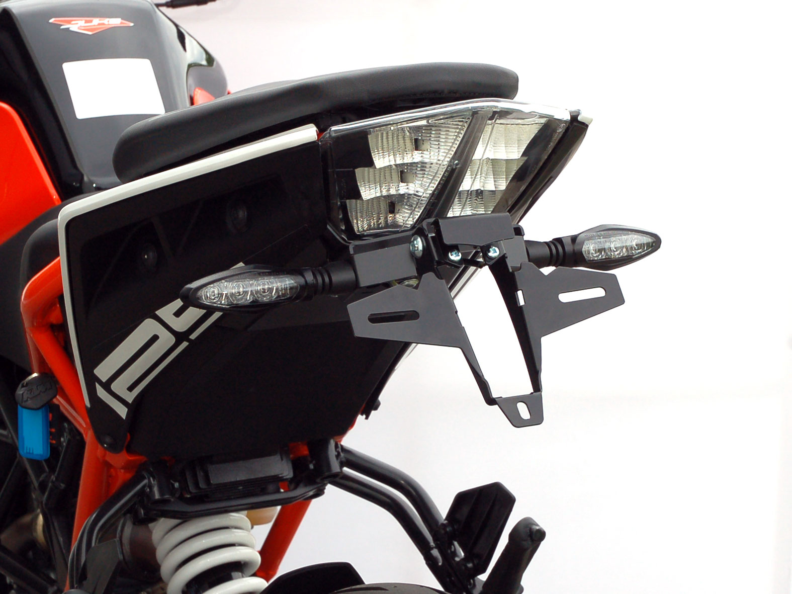 Porta targa IQ7 per KTM Duke 125 Duke 390 (2017-202020) Porta targa IQ7 per KTM Duke 125 Duke 390 (2017-202020)