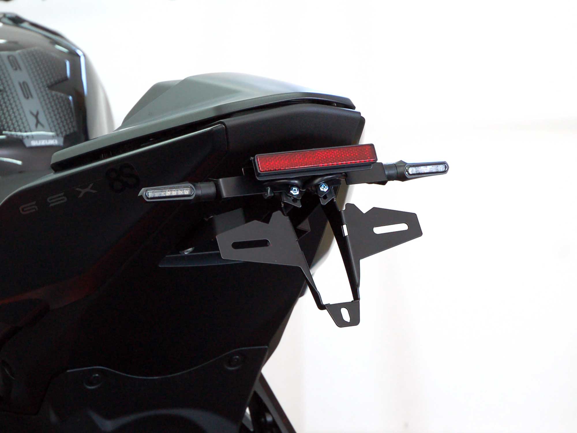 Portatarga IQ5RB per Suzuki GSX-8S (2023-2026) Indicatore di direzione posteriore Portatarga IQ5RB per Suzuki GSX-8R (2024-2026) Indicatore luminoso posteriore