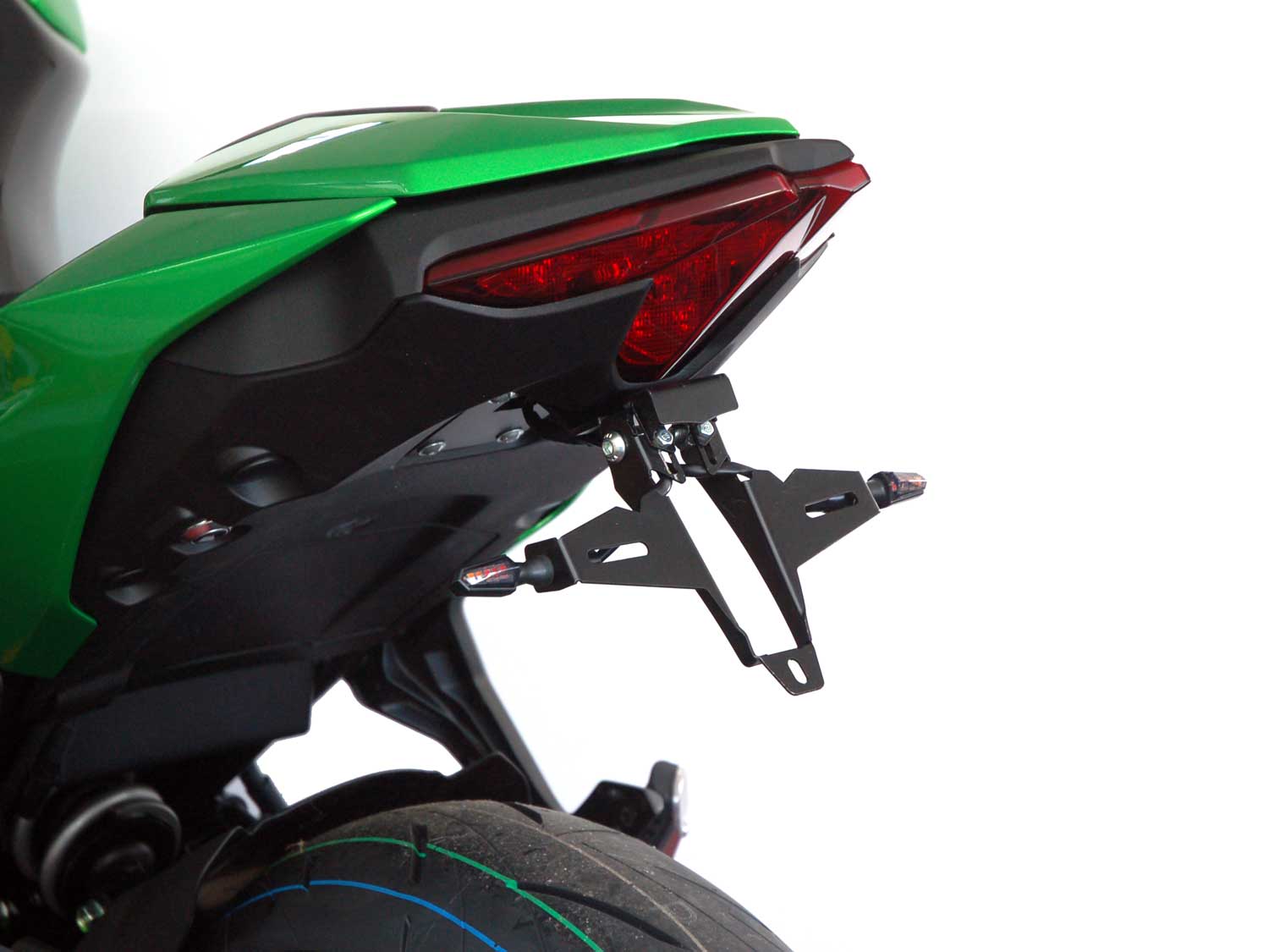 Portatarga IQ1 per Kawasaki Z650 S (2026-2027) per indicatori di direzione originali Portatarga IQ1 per Kawasaki Z650 S (2026-2027) per indicatori di direzione originali