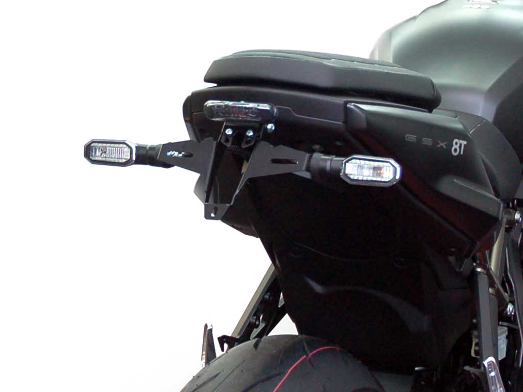 Portatarga IQ1 per Suzuki GSX-8T | GSX-8TT (2025-2026) con luce posteriore per indicatori di direzione originali