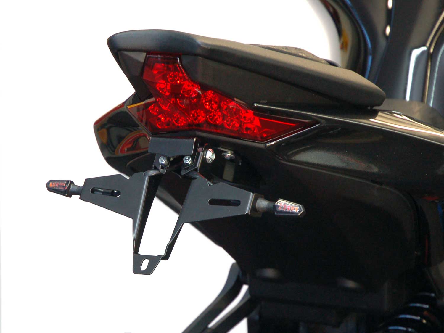 Portatarga IQ1 per Kawasaki Z1100 | Z1100 SE (2026-2027) per indicatori di direzione accessori Portatarga IQ1 per Kawasaki Z1100 | Z1100 SE (2026-2027) per indicatori di direzione originali