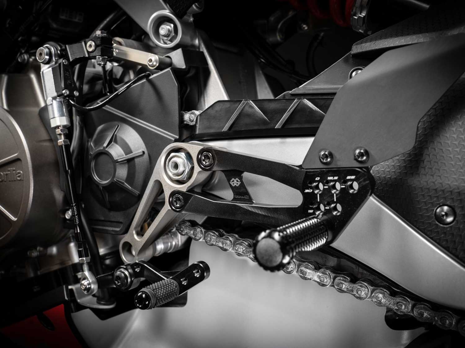 Sistema poggiapiedi FXR-A03-B per Aprilia RS 660 | Tuono 660 Sistema poggiapiedi FXR-A03-B per Aprilia RS 660 | Tuono 660