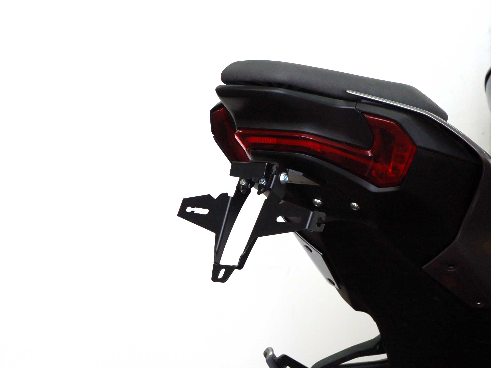 Portatarga IQ1 per Kawasaki Z900 | Z900 SE (2025-2026) per indicatori di direzione originali