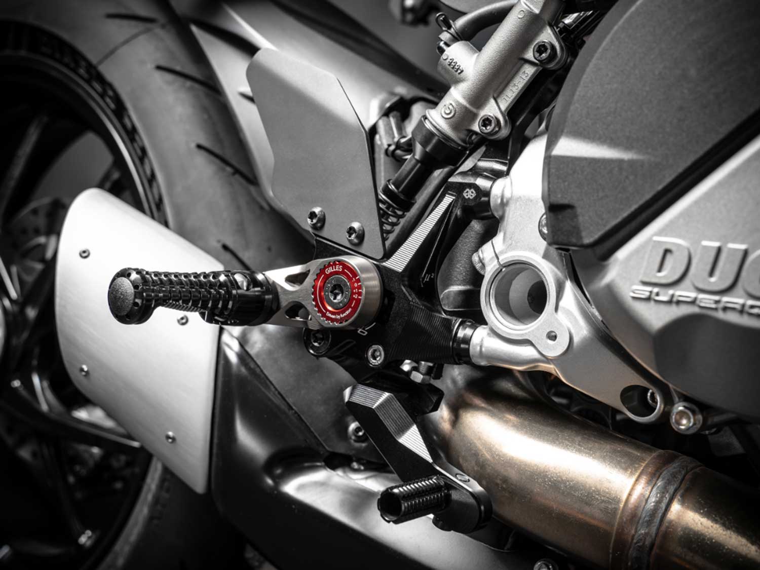 Sistema di pedane MUE2-D03 per Ducati Streetfighter V2 (2022-2024)