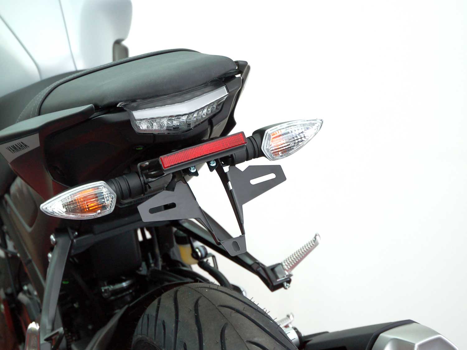 Porta targa IQ6 per Yamaha MT-125 (2020-2026) per indicatori accessori