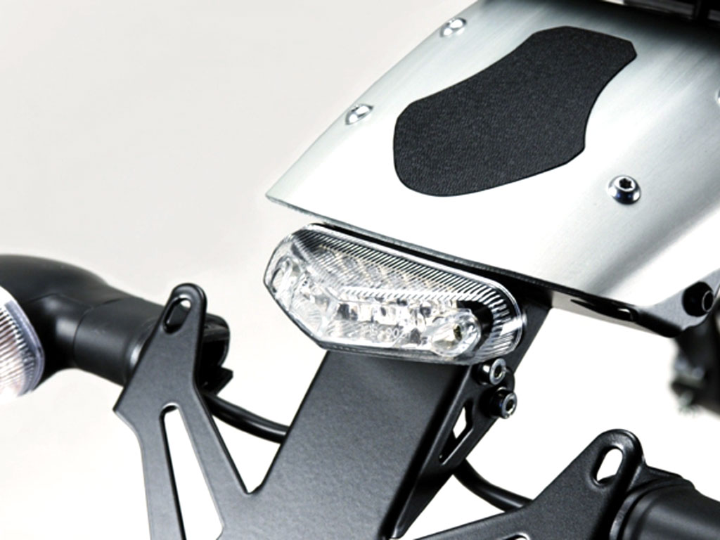 Porta targa con luce posteriore per Yamaha XSR900 (2015-202020) Porta targa con luce posteriore per Yamaha XSR900 (2015-202020)