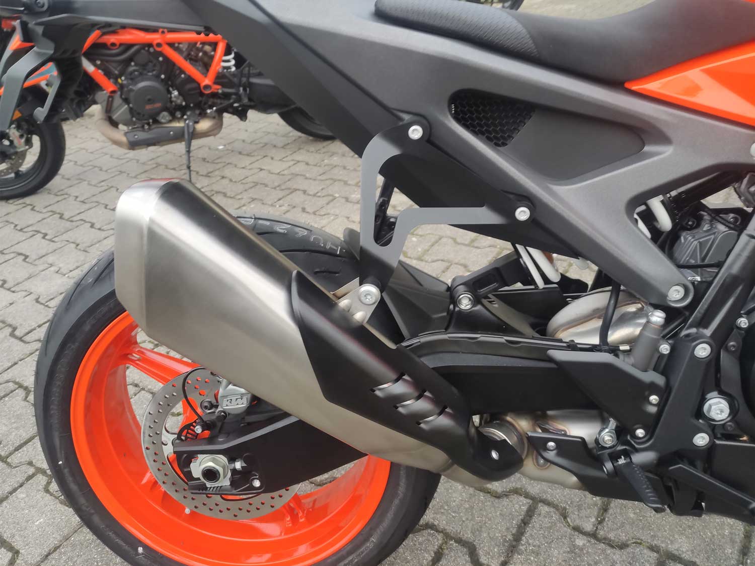 Staffa di scarico per KTM 990 Duke | Duke R (2024-2026) Staffa di scarico per KTM 990 Duke | Duke R (2024-2026)