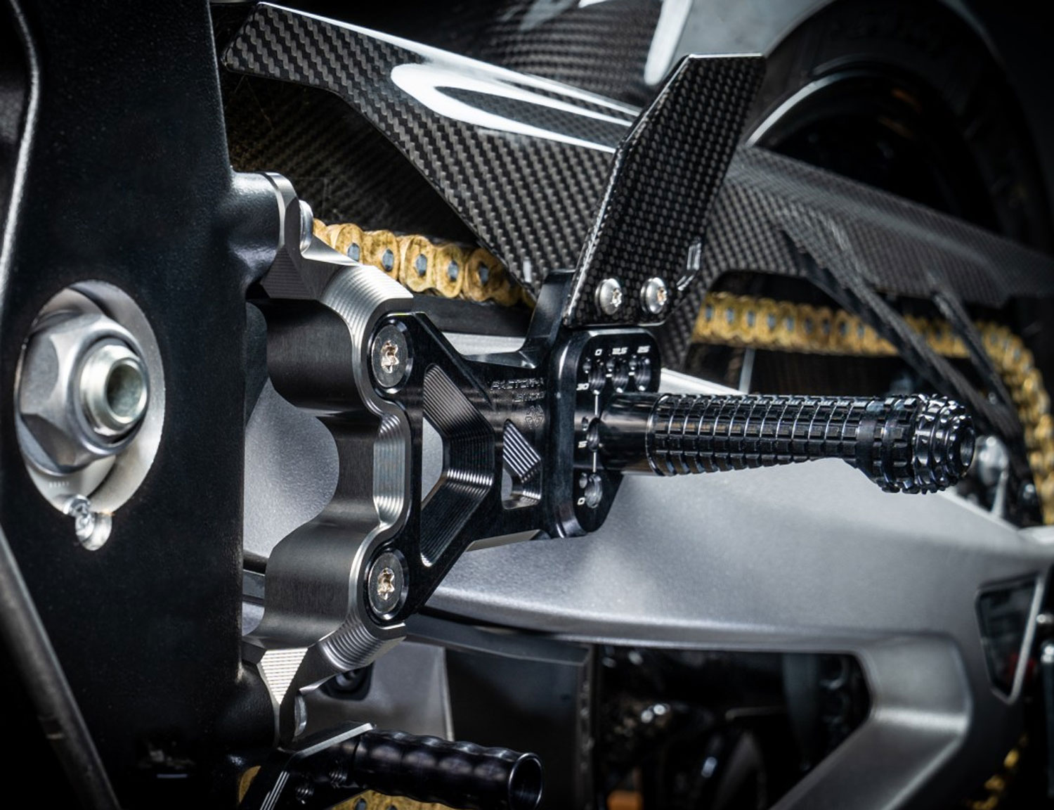 Sistema di pedane FXR-BM05 per BMW M1000RR (2020-2026) | S1000RR (2019-2026)