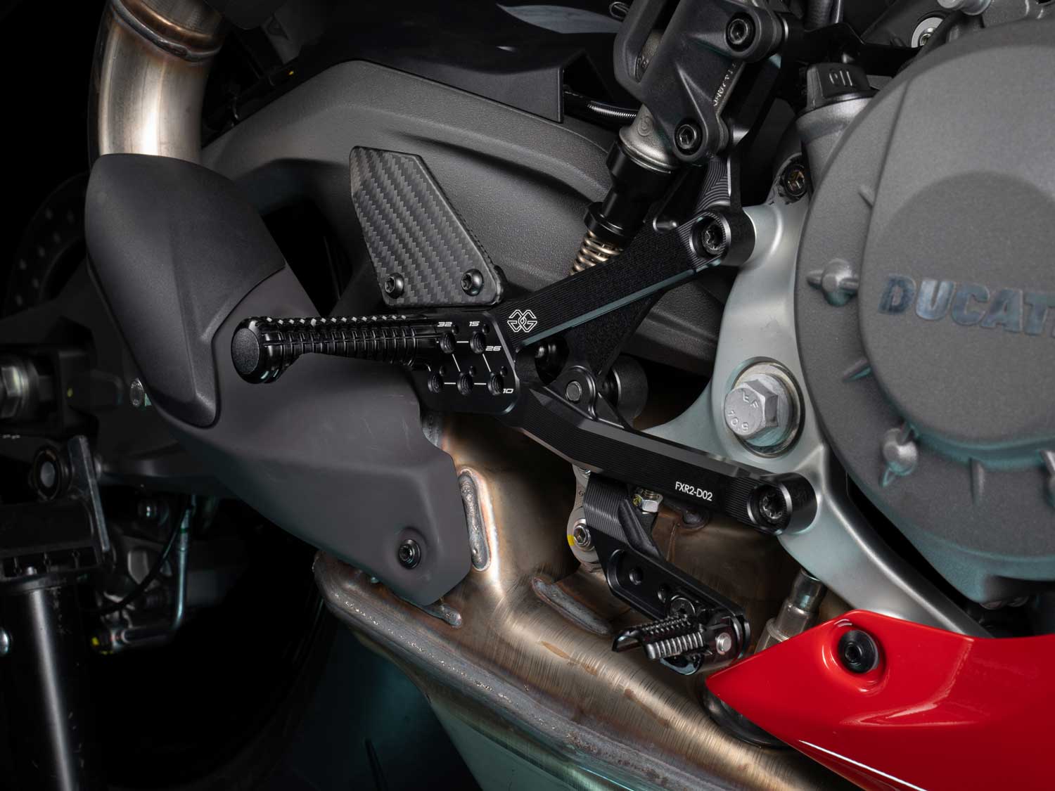 Sistema poggiapiedi FXR2-D02-BD per Ducati Panigale V2 (2025-2026) Sistema poggiapiedi FXR2-D02-BD per Ducati Panigale V2 (2025-2026)