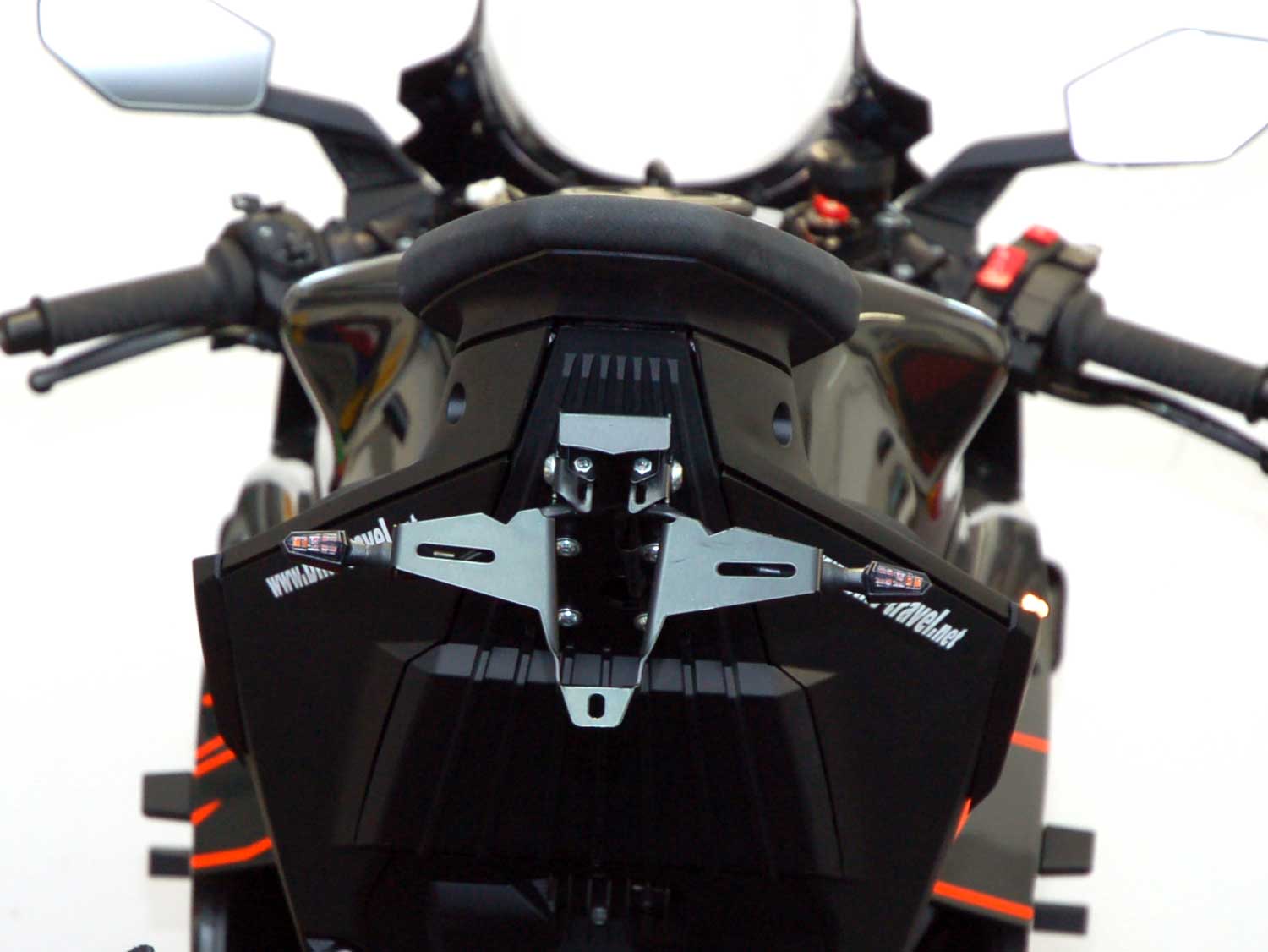 Portatarga IQ1 per KTM 990 RC R (2026-2027) Portatarga IQ1 per KTM 1390 Super Duke R | EVO (2024-2026) per indicatori di direzione originali