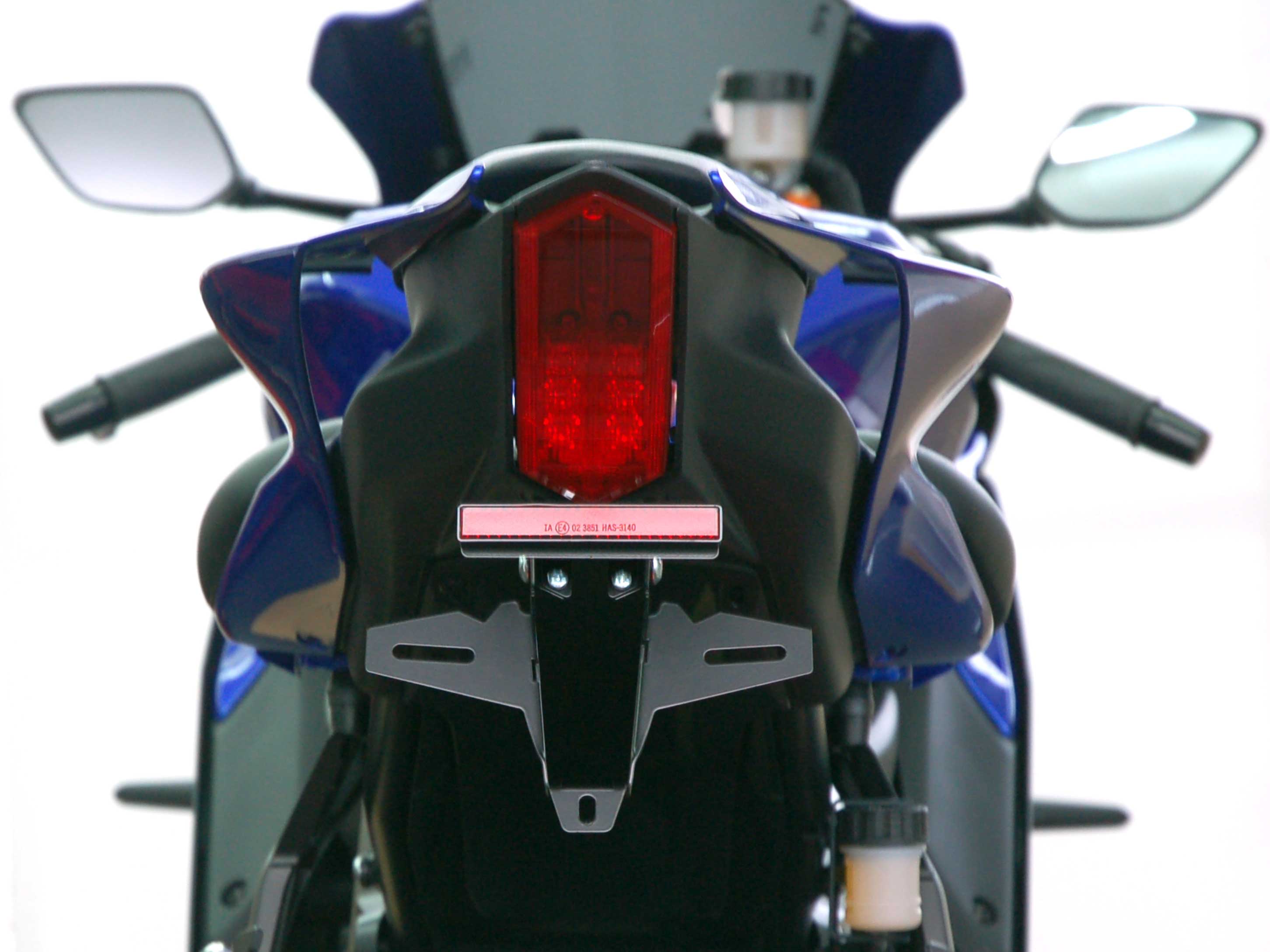 Portatarga IQ4 per Yamaha R7 (2026-2027) per indicatori di direzione originali