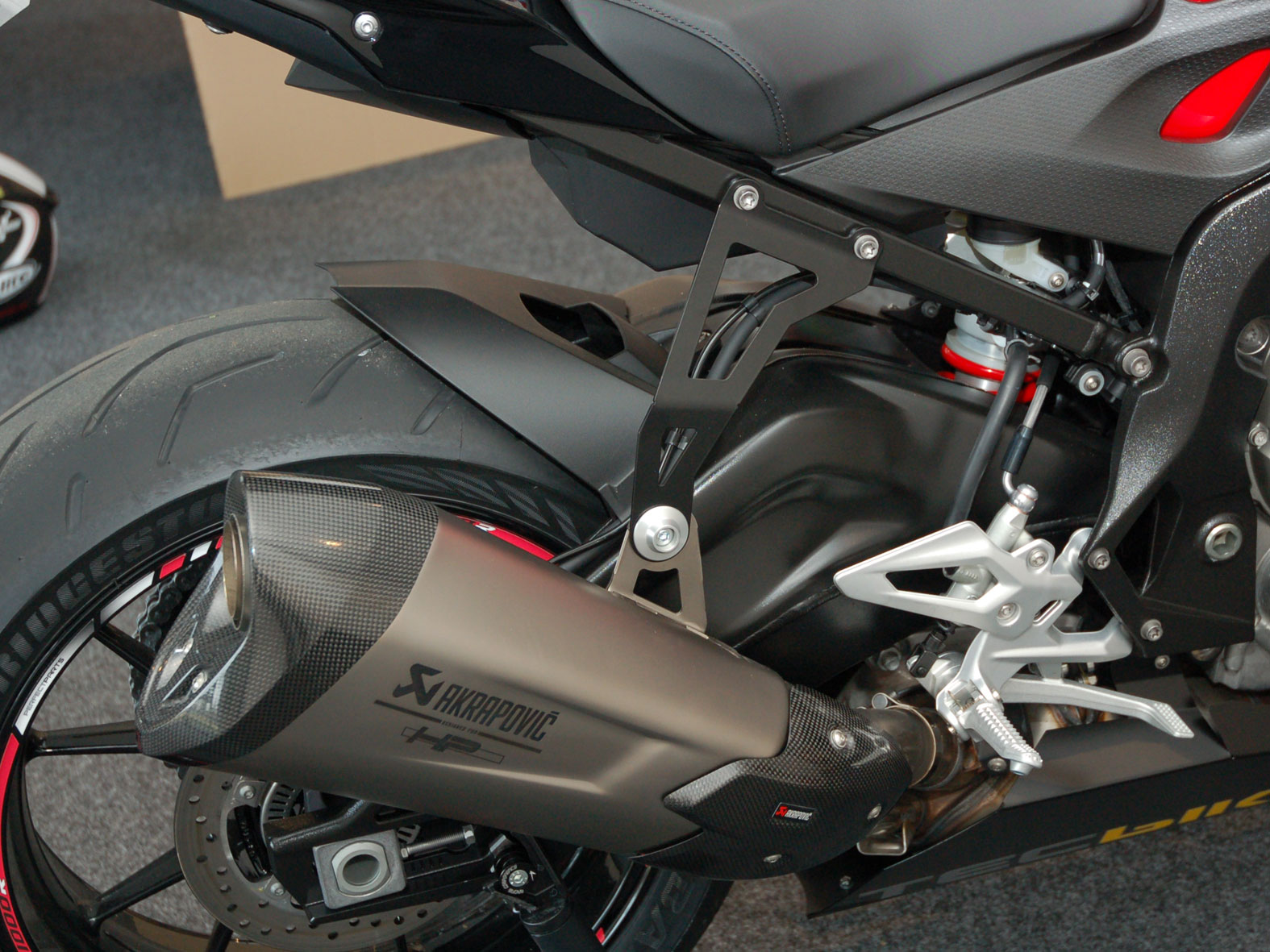 Supporto di scarico per BMW S1000R (2017-202020) Supporto di scarico per BMW S1000R (2017-202020)