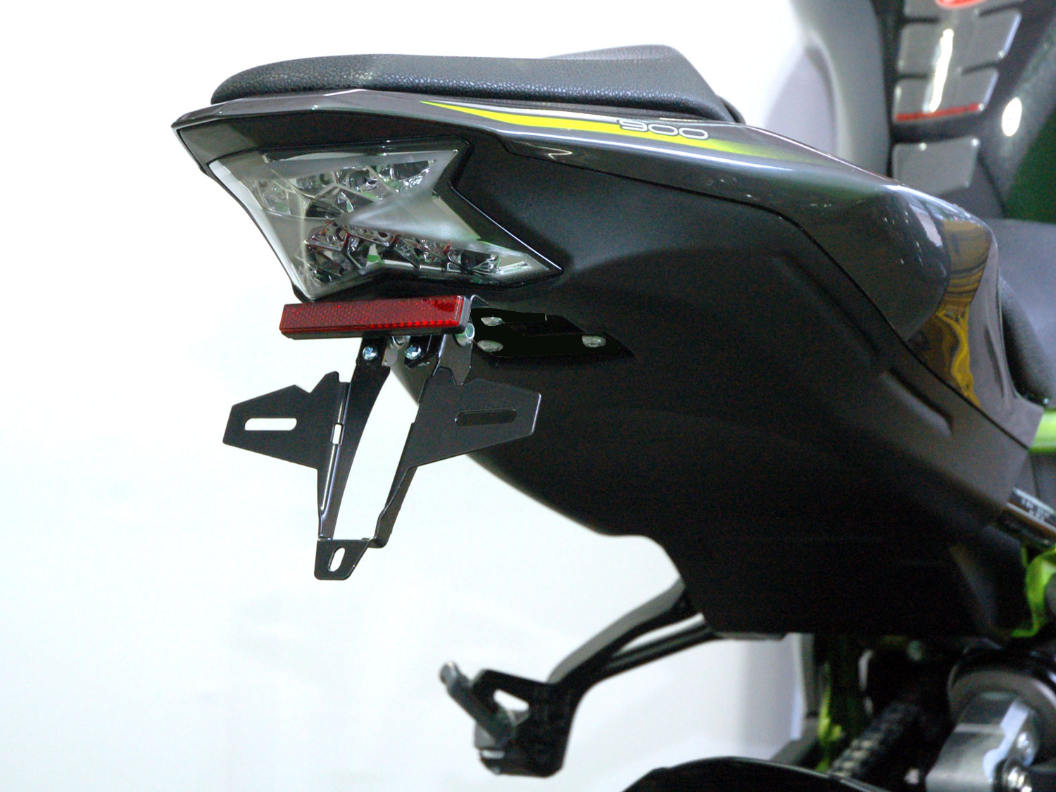 Porta targa IQ4 per Kawasaki Z900 (2017-202020) Kennzeichenhalter IQ4 für Kawasaki Z900 (2017-2024) für Originalblinker