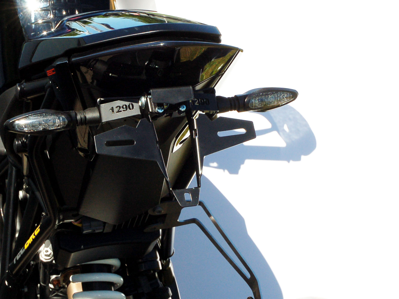 Porta targa IQ7 per KTM Super Duke R 1290 (2014-2019) Porta targa IQ7 per KTM Super Duke R 1290 (2014-2019)