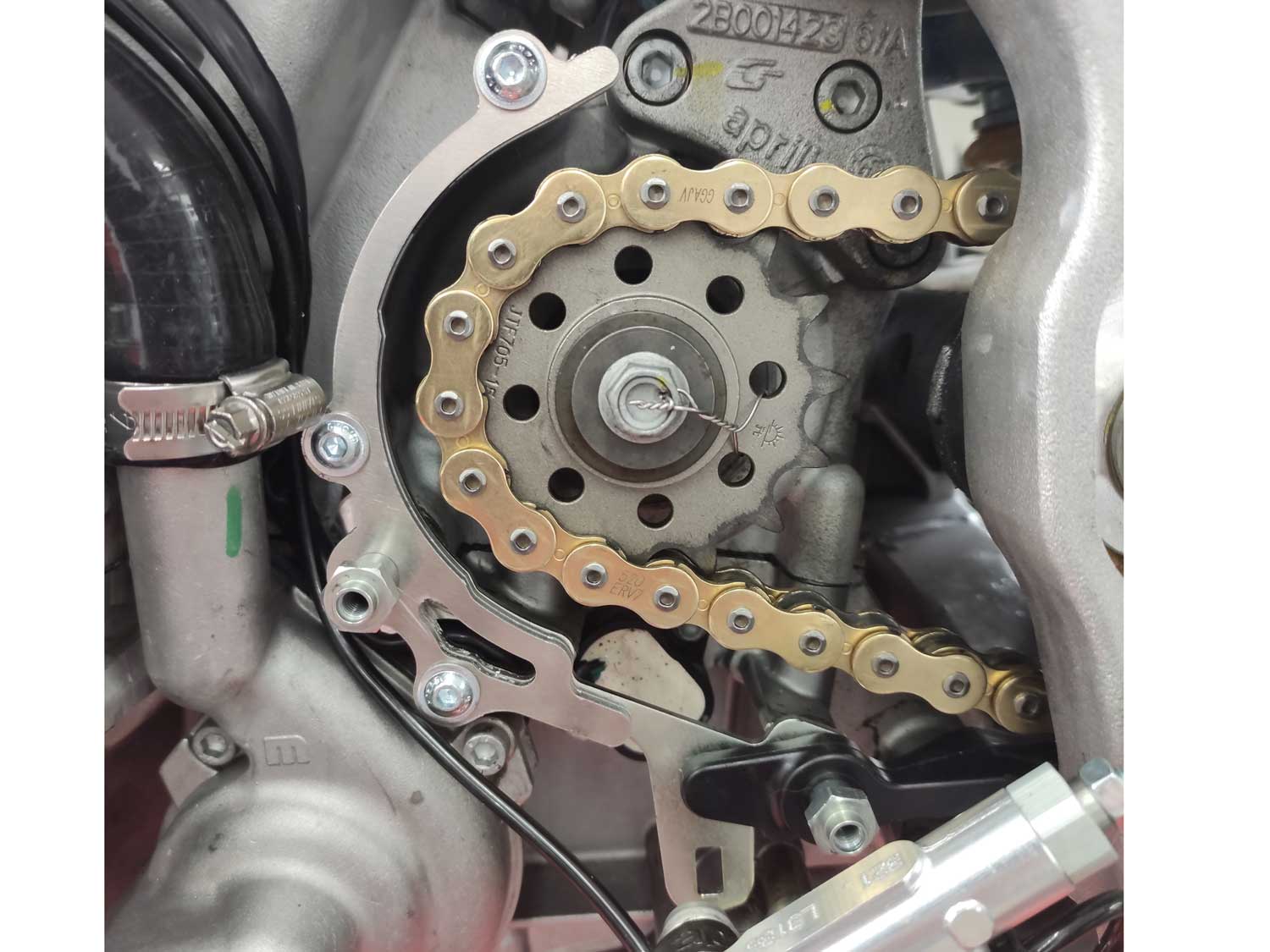 Paracatena racing per Aprilia RSV 4 | Tuono Paracatena racing per Aprilia RSV 4 | Tuono