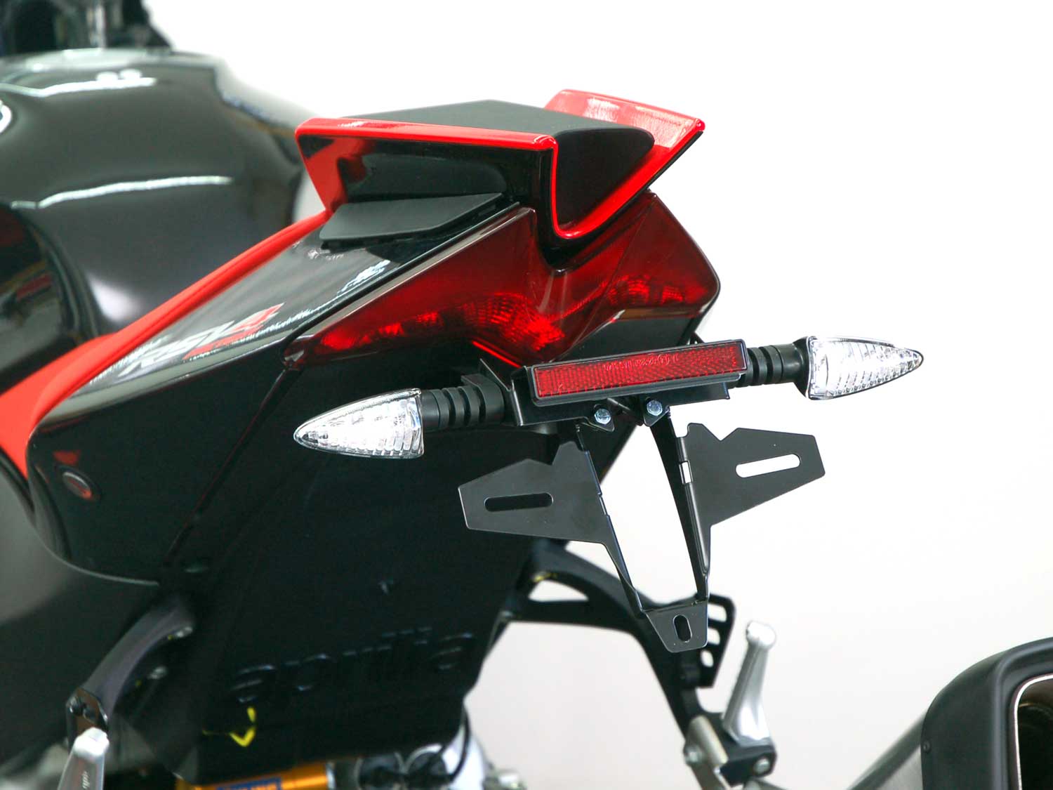 Portatarga IQ5 per Aprilia RSV4 1100 (2021-2024) Portatarga IQ5 per Aprilia Tuono V4 1100 Factory (2021-2024) per OB