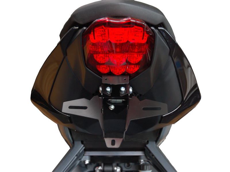 Porta targa IQ1 per Triumph Street Triple (2013-2026) Kennzeichenhalter IQ1 für Triumph Daytona 675 Daytona R (2013-2016) für Originalblinker