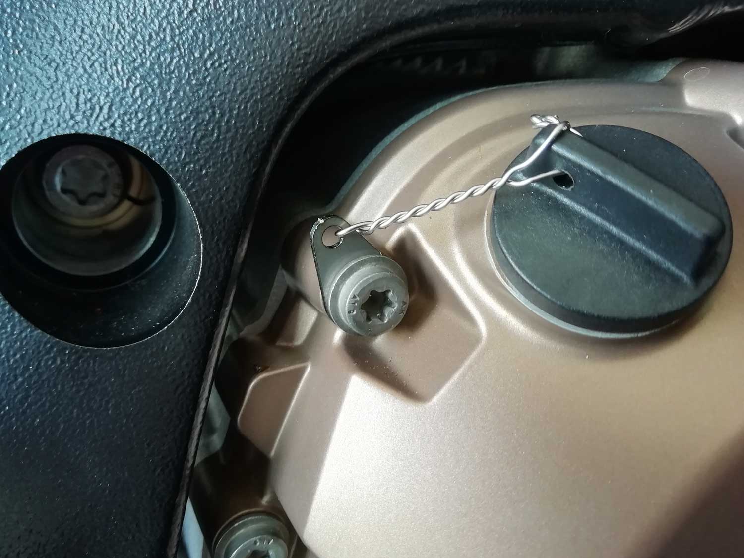 Sicherungsblech für Öleinfüllschraube