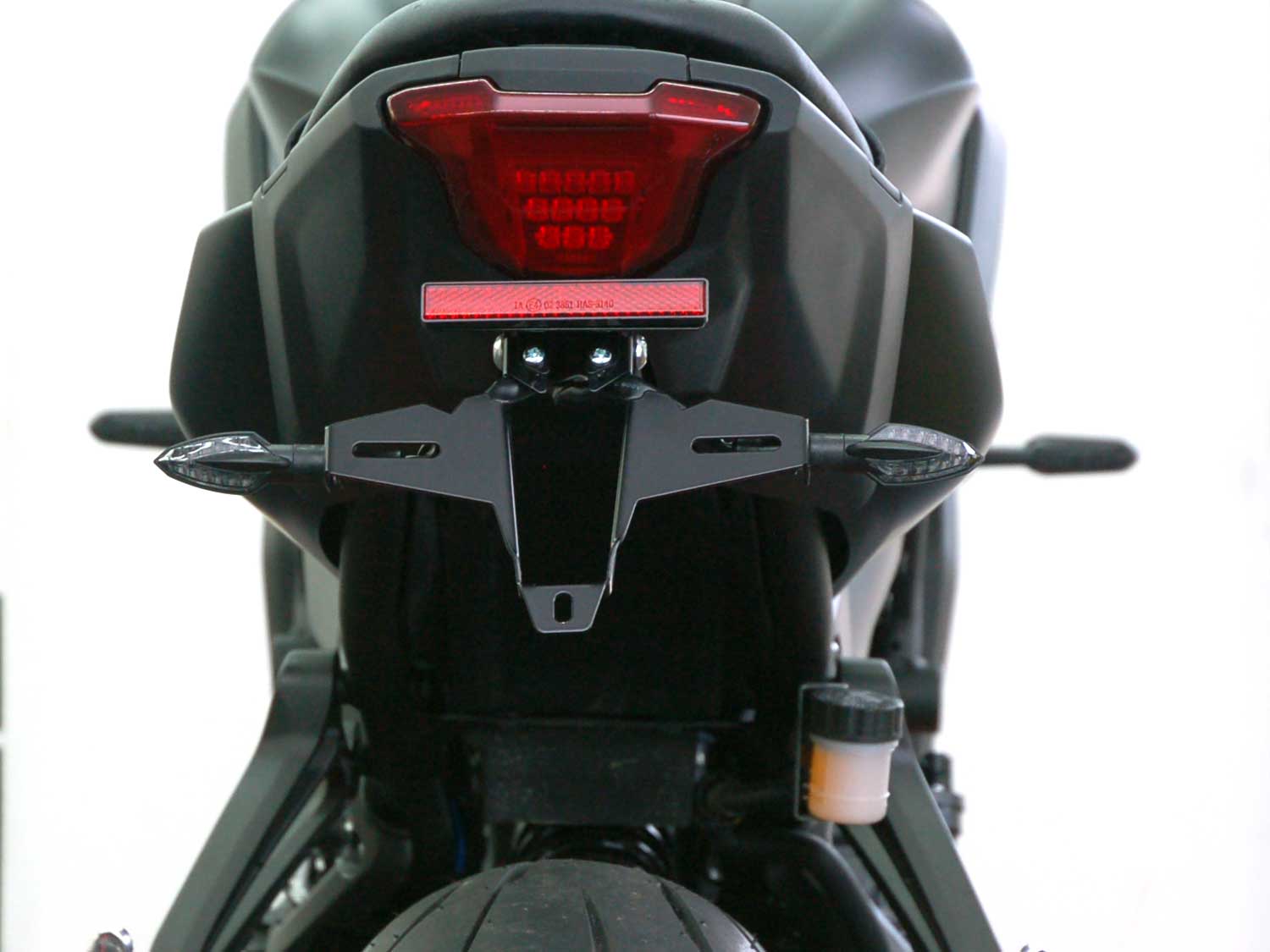 Portatarga IQ4 per Yamaha MT-07 (2025-2026) per indicatori di direzione originali