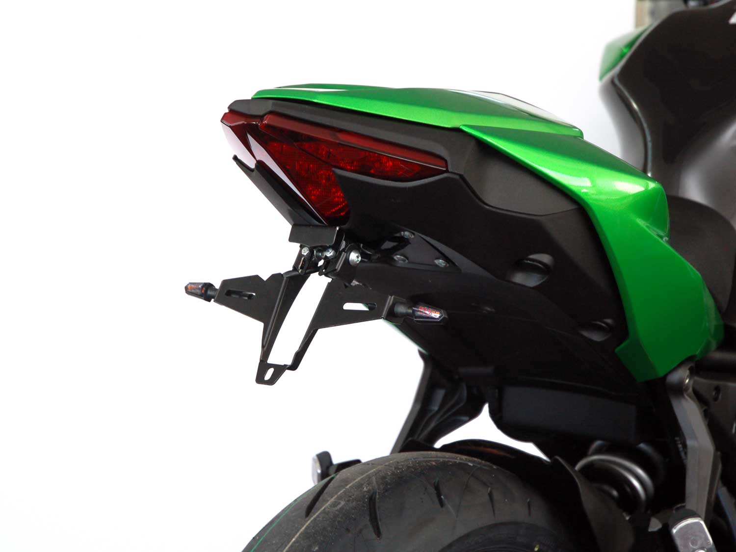 Portatarga IQ1 per Kawasaki Z650 S (2026-2027) per indicatori di direzione originali Portatarga IQ1 per Kawasaki Z650 S (2026-2027) per indicatori di direzione originali