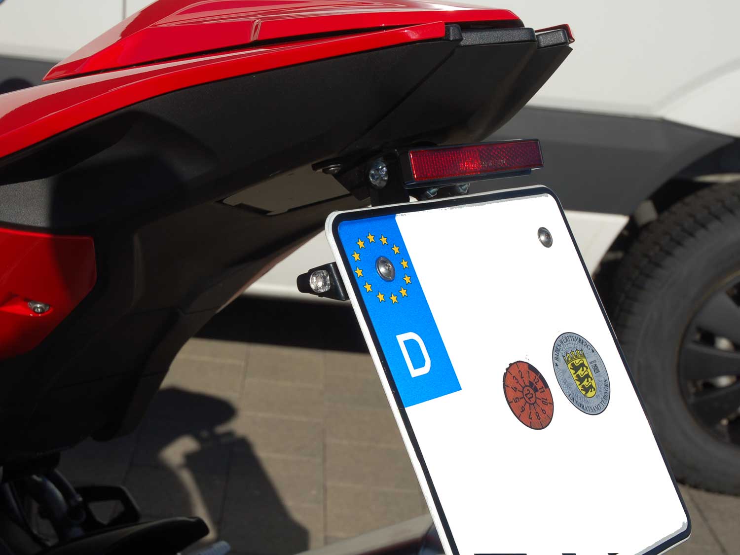 Portatarga IQ4 con indicatore per BMW S1000RR (2019-2026) Portatarga IQ4 con indicatore per BMW S1000R | M1000R (2021-2026)