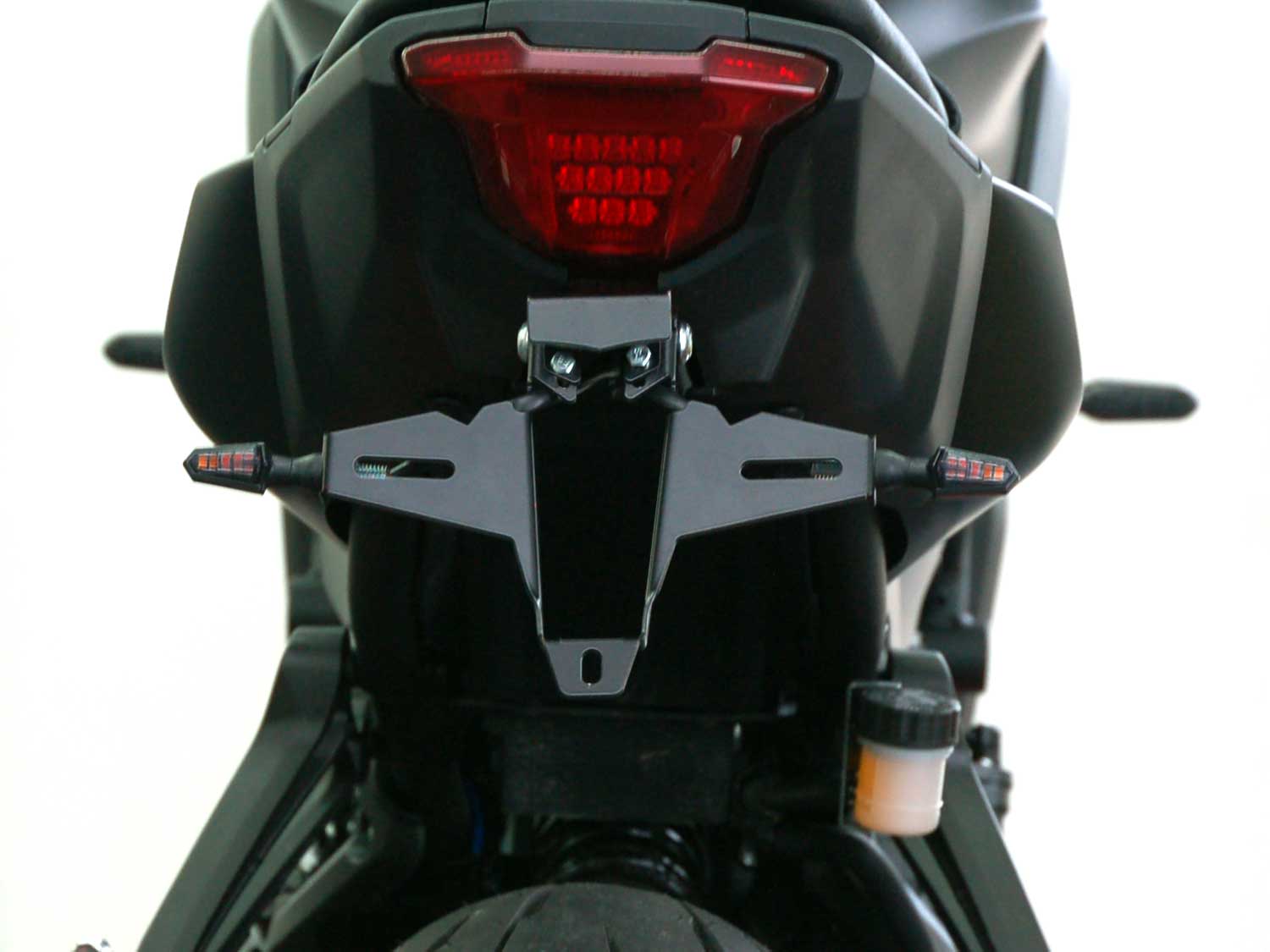 Portatarga IQ1 per Yamaha MT-07 (2025-2026) Portatarga IQ1 per Yamaha MT-07 (2025-2026) per indicatori di direzione originali