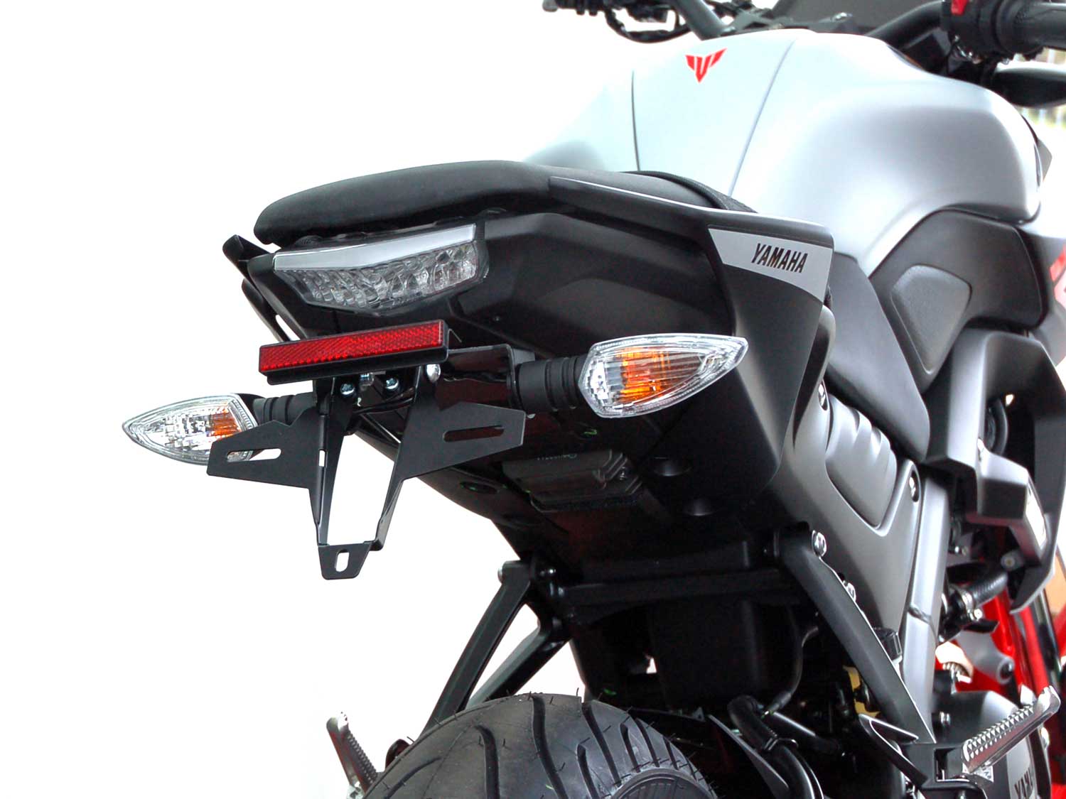 Porta targa IQ6 per Yamaha MT-125 (2020-2026) per indicatori accessori