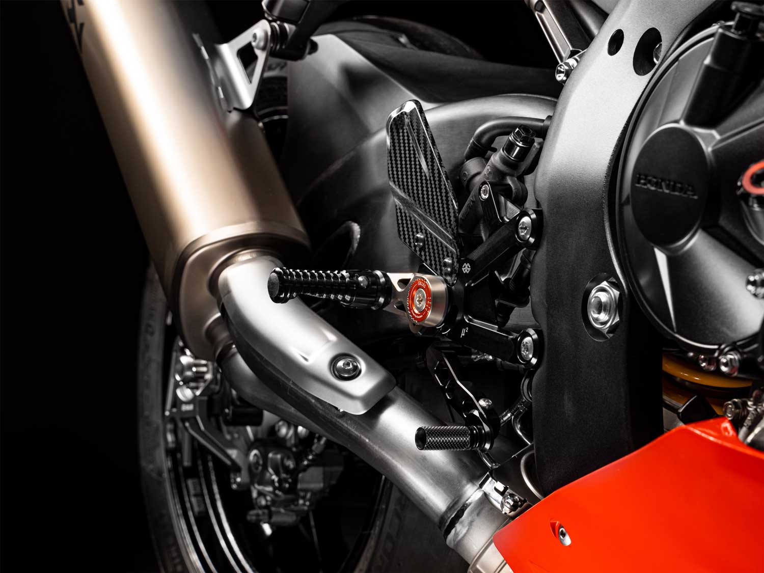 Sistema di pedane MUE2-H02 per Honda CBR1000RR (2020-2026) Sistema di pedane MUE2-H02 per Honda CBR1000RR (2020-2026)
