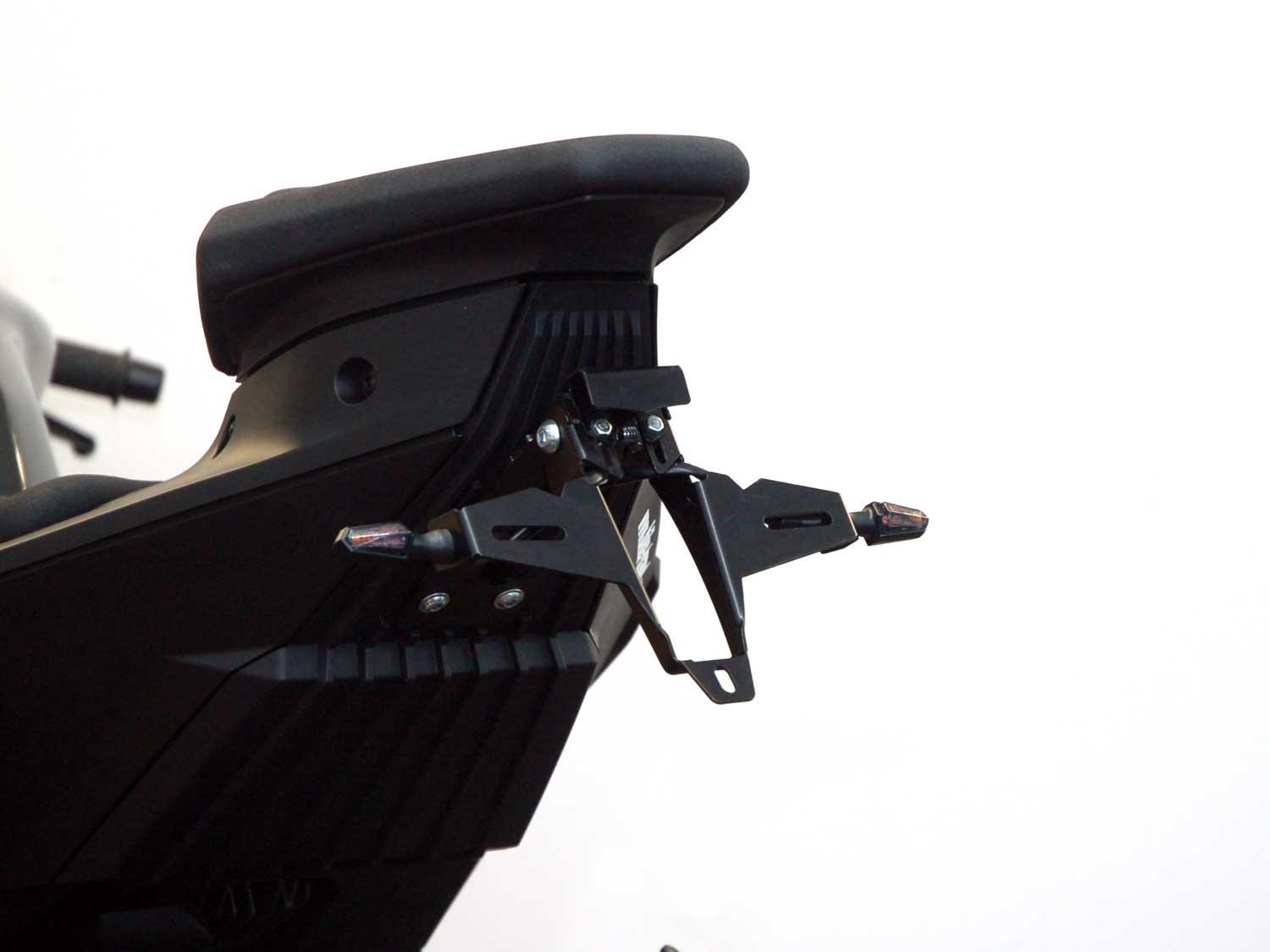 Portatarga IQ1 per KTM 1390 Super Duke R | EVO (2024-2026) per indicatori di direzione originali