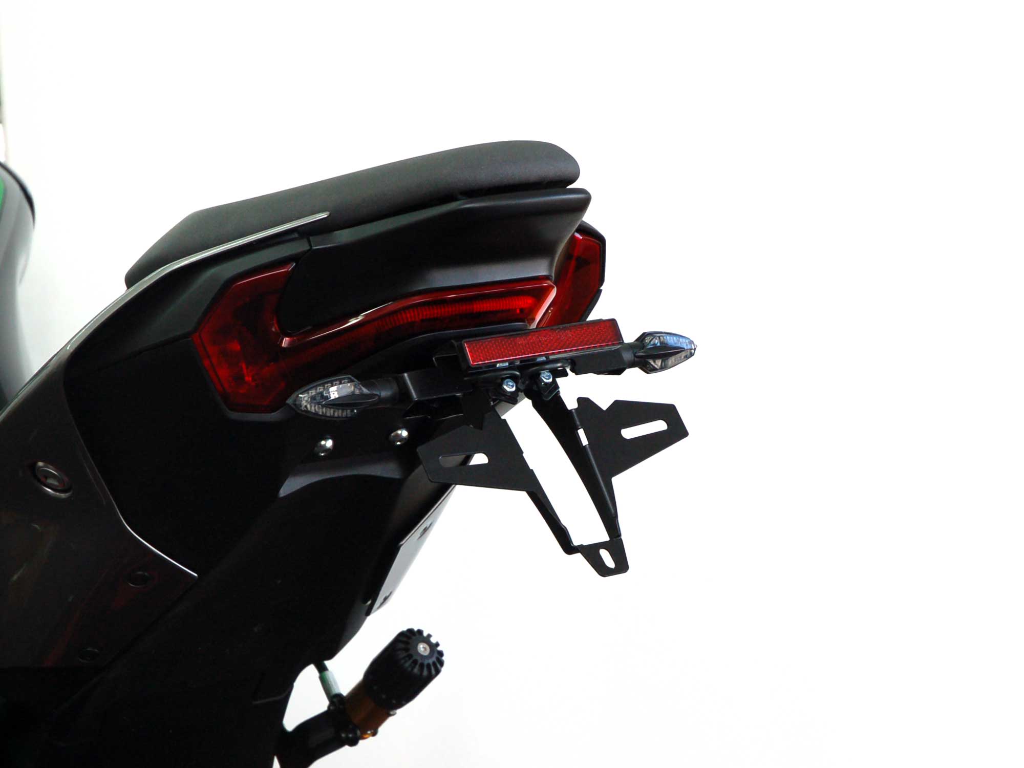 Portatarga IQ5 per Kawasaki Z900 | Z900 SE (2025-2026) Portatarga IQ5 per Kawasaki Z900 | Z900 SE (2025-2026) per indicatori di direzione originali