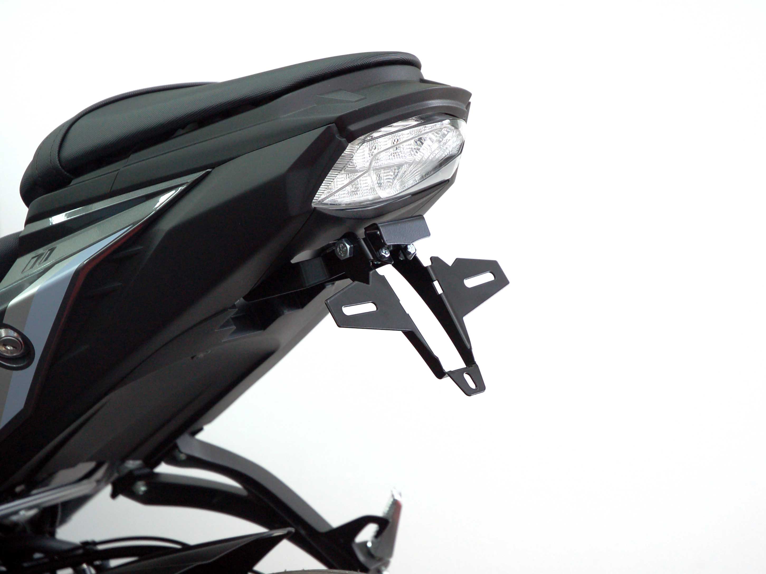 Portatarga IQ1 per Suzuki GSX-S 1000 | 950 (2021-2025) Portatarga IQ1 per Suzuki GSX-S 1000 | 950 (2021-2025) (OB) (D)