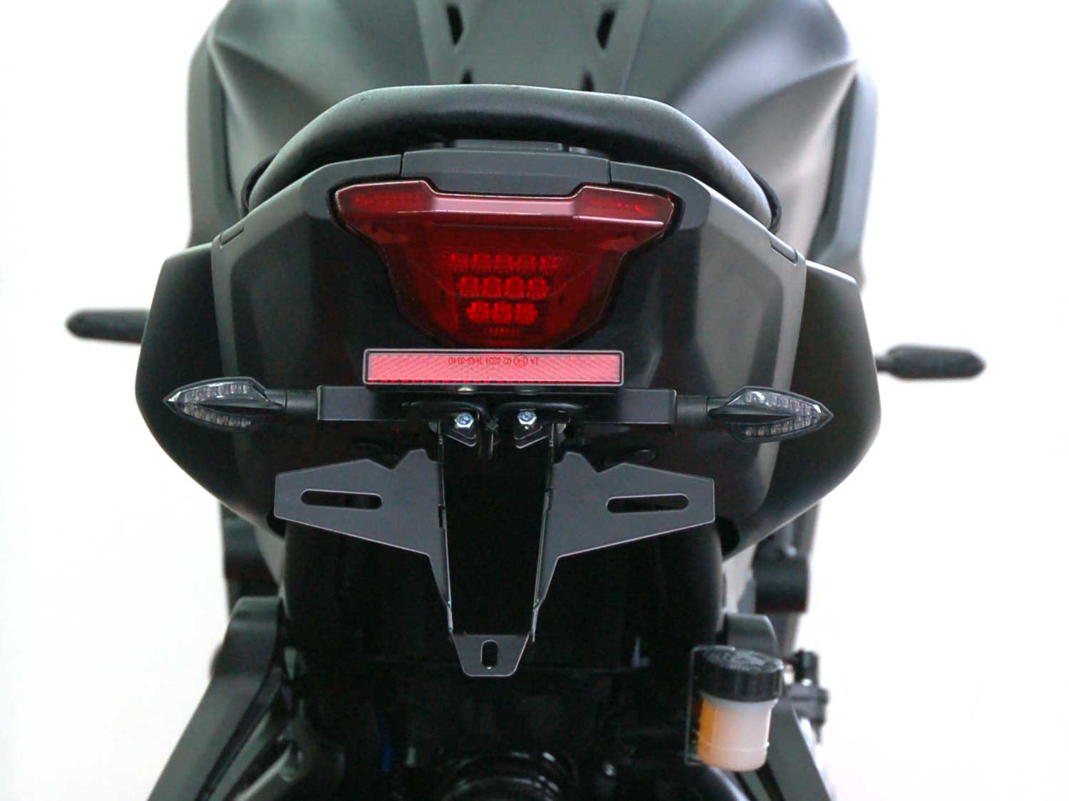 Portatarga IQ5 per Yamaha MT-07 (2025-2026) per indicatori di direzione originali