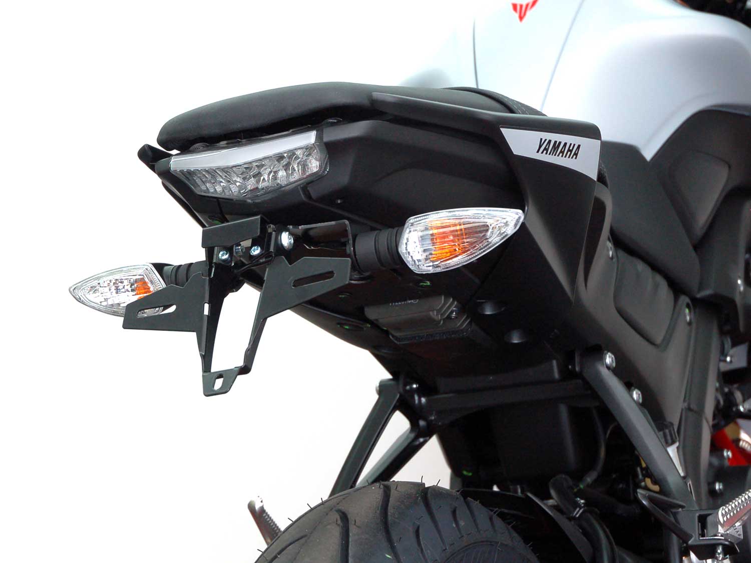 Porta targa IQ7 per Yamaha MT-125 (2020-2026) per indicatori accessori Porta targa IQ7 per Yamaha MT-125 (2020-2026) per gli indicatori originali