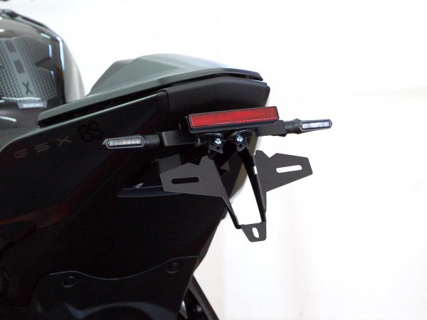 Support de plaque d'immatriculation IQ5RB pour Suzuki GSX-8S (2023-2024) Feu arrière-clignotant